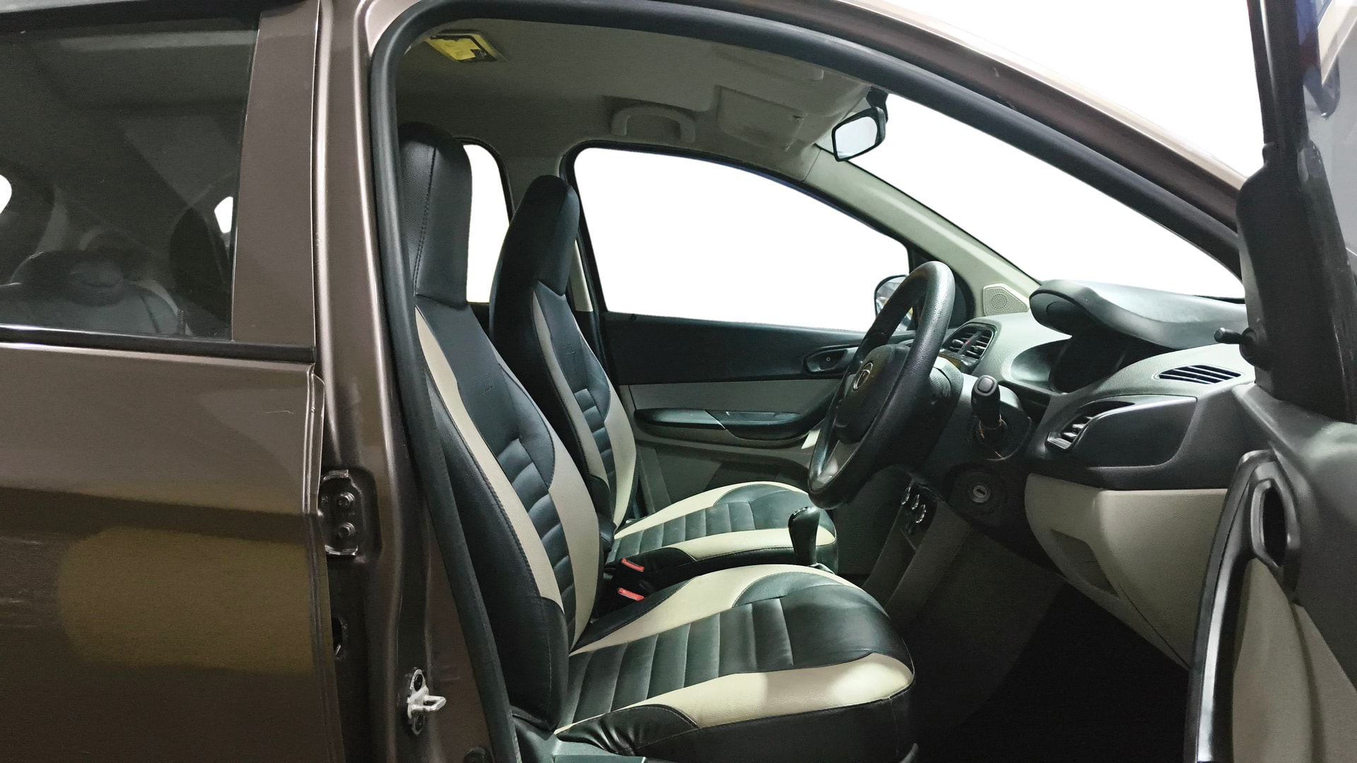 View 2018 Tata Tiago Revotorq XB Image 26 Used 2018 Tata Tiago Revotorq XB Image 26