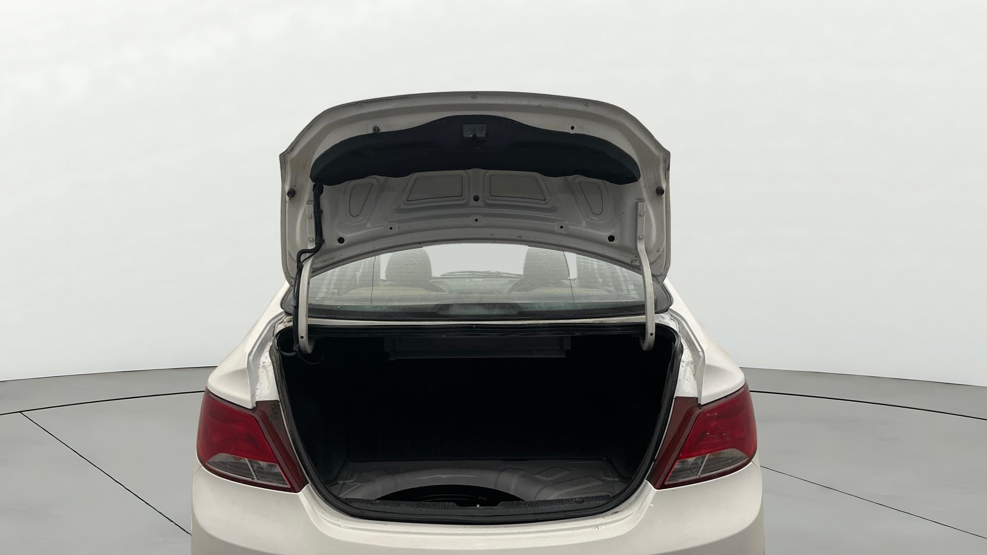 View 2016 Hyundai Verna 1.6 VTVT SX Image 16 Used 2016 Hyundai Verna 1.6 VTVT SX Image 16