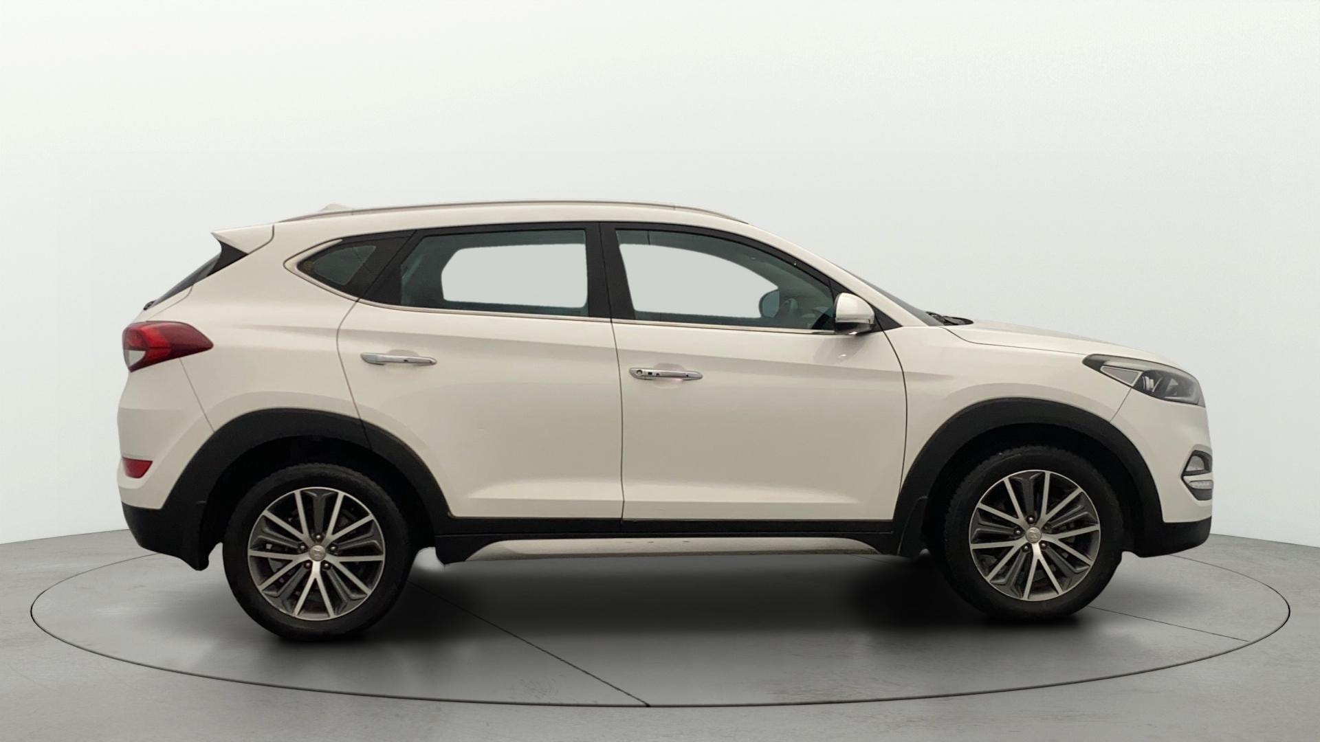 View 2018 Hyundai Tucson R 2.0 6-Speed Automatic GL BS IV Image 9 Used 2018 Hyundai Tucson R 2.0 6-Speed Automatic GL BS IV Image 9