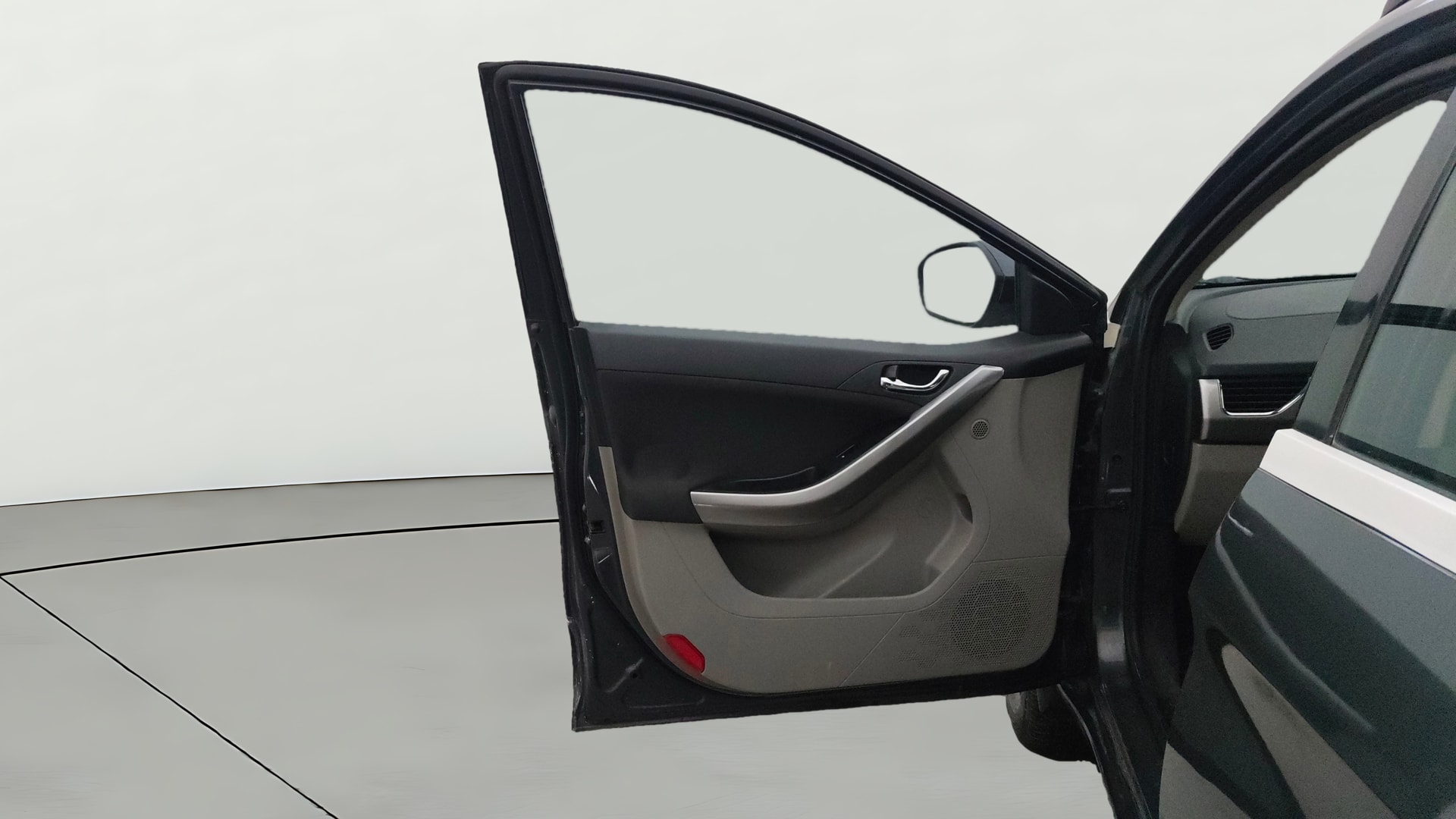 View 2017 Tata Nexon Revotron XE Image 31 Used 2017 Tata Nexon Revotron XE Image 31