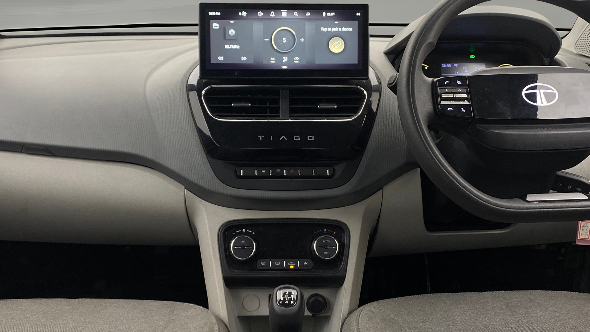 View 2025 Tata Tiago Revotorq XB Image 18 Used 2025 Tata Tiago Revotorq XB Image 18
