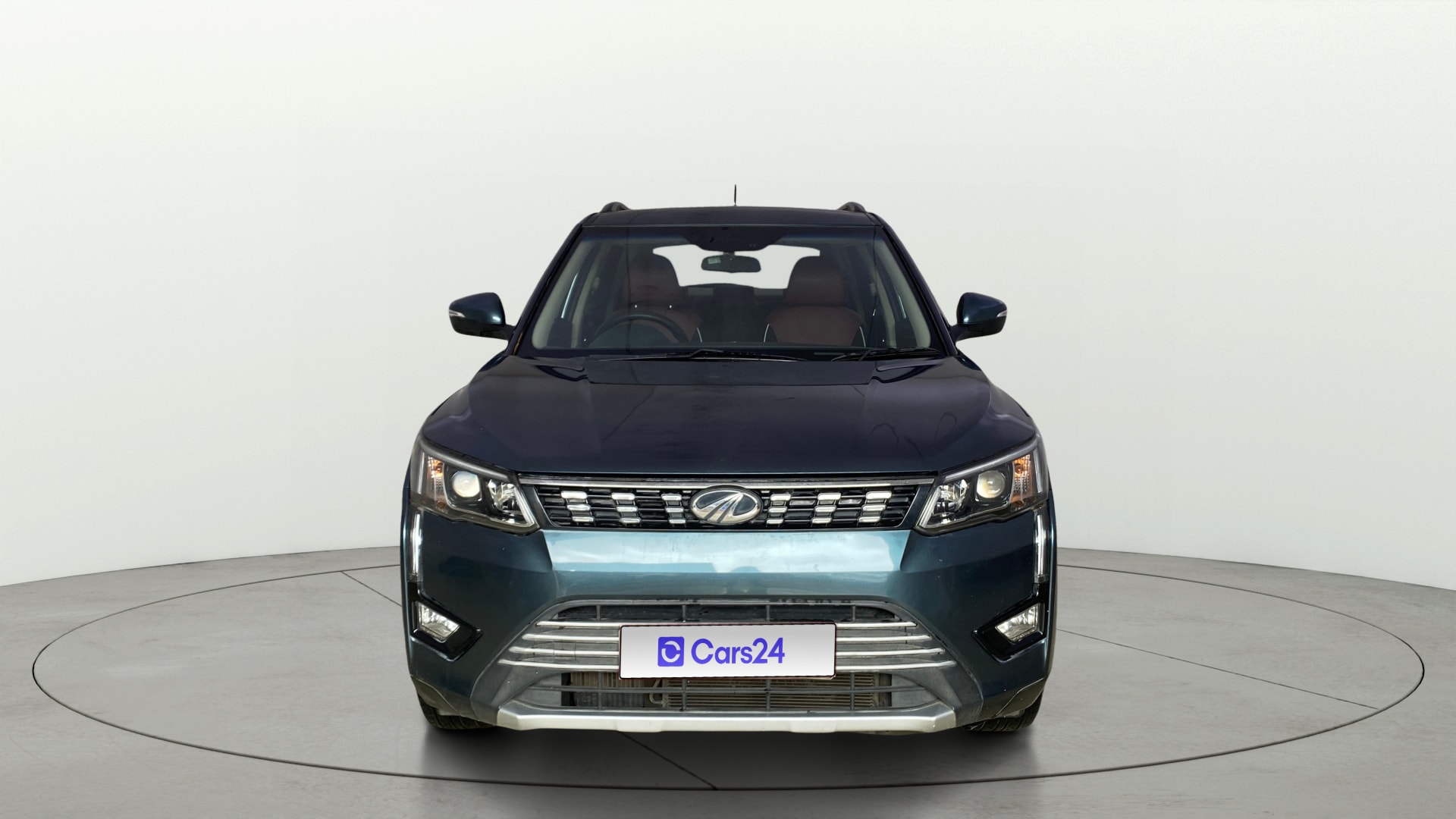 View 2021 Mahindra XUV300 W4 Petrol BS IV Image 1 Used 2021 Mahindra XUV300 W4 Petrol BS IV Image 1