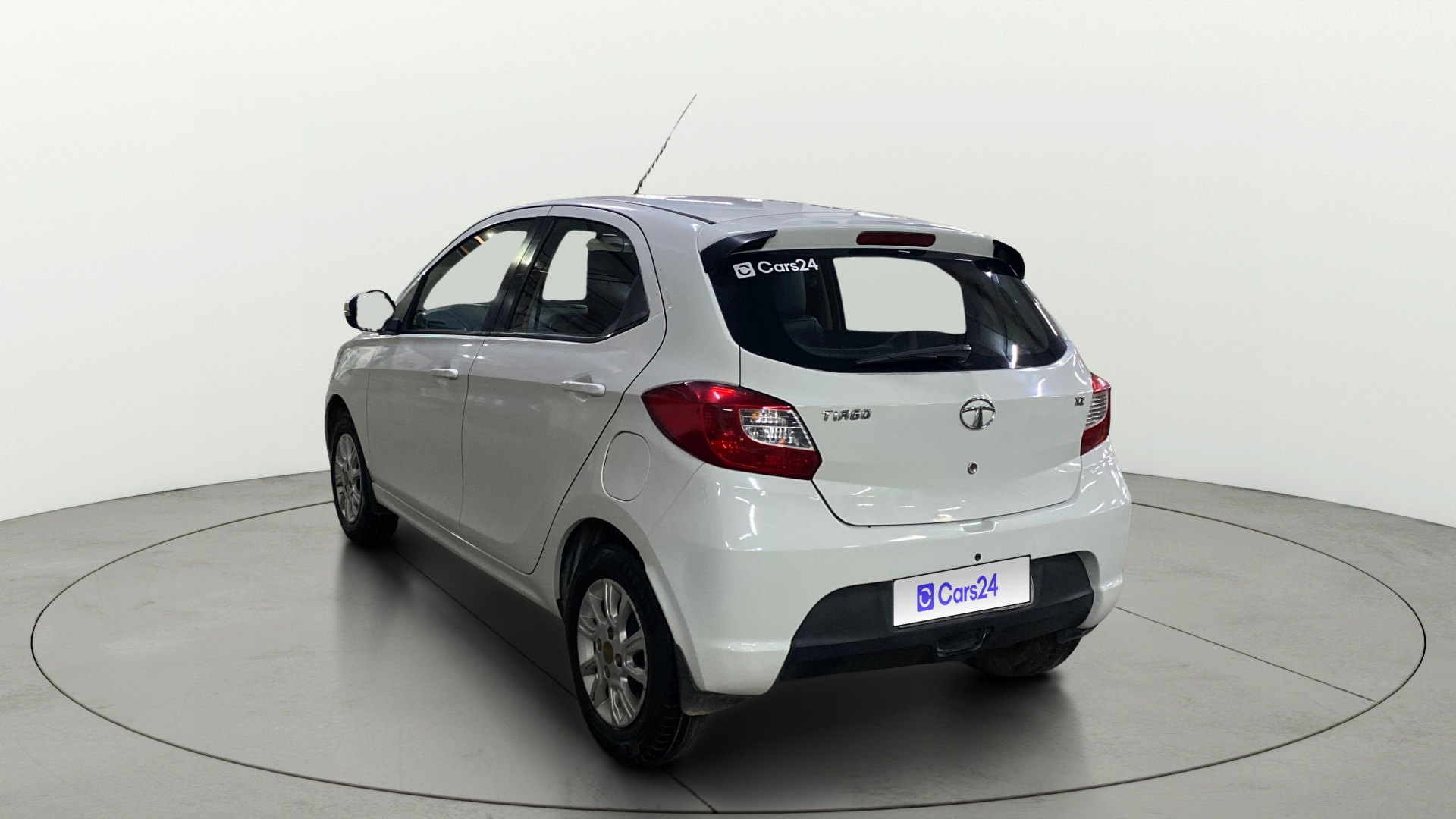 View 2016 Tata Tiago Revotorq XB Image 2 Used 2016 Tata Tiago Revotorq XB Image 2