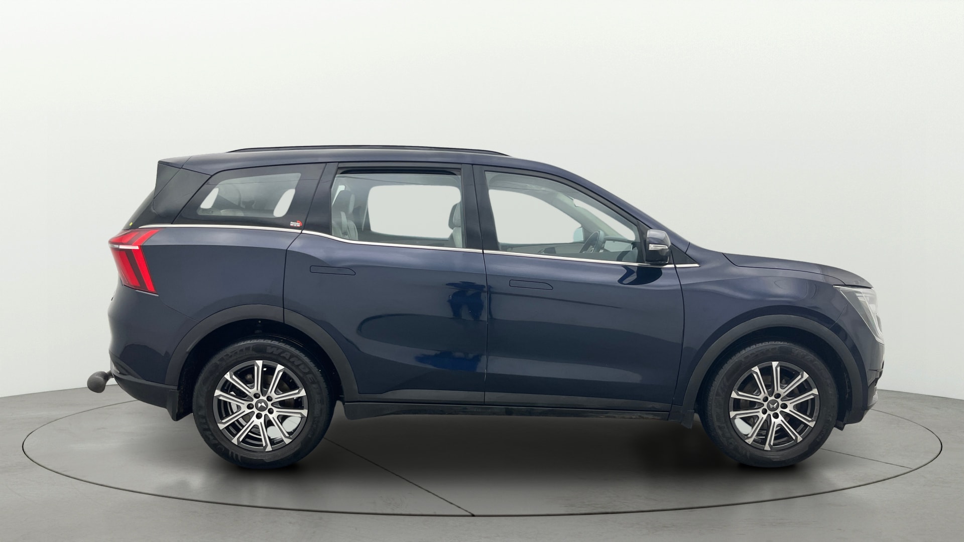 View 2022 Mahindra XUV700 MX Petrol 5 STR Image 29 Used 2022 Mahindra XUV700 MX Petrol 5 STR Image 29
