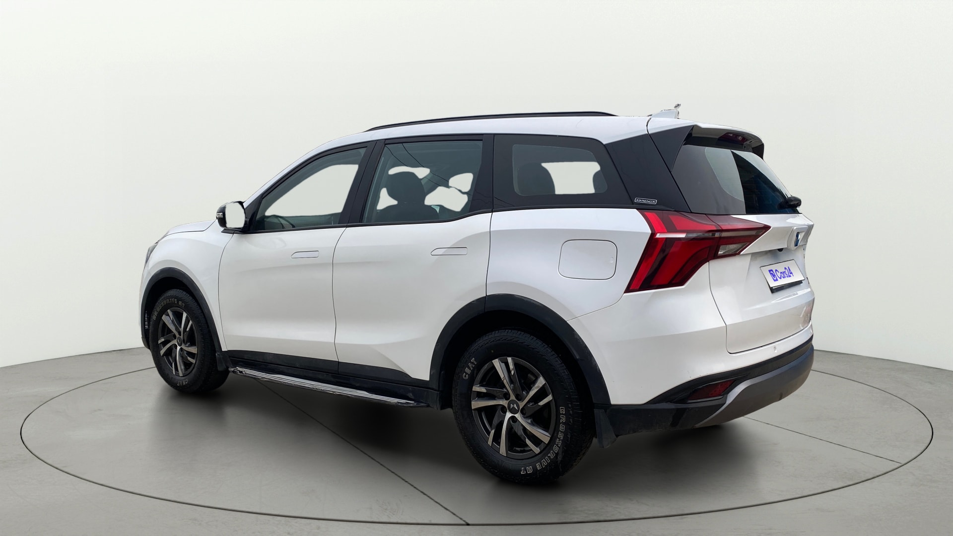 View 2022 Mahindra XUV700 MX Petrol 5 STR Image 2 Used 2022 Mahindra XUV700 MX Petrol 5 STR Image 2