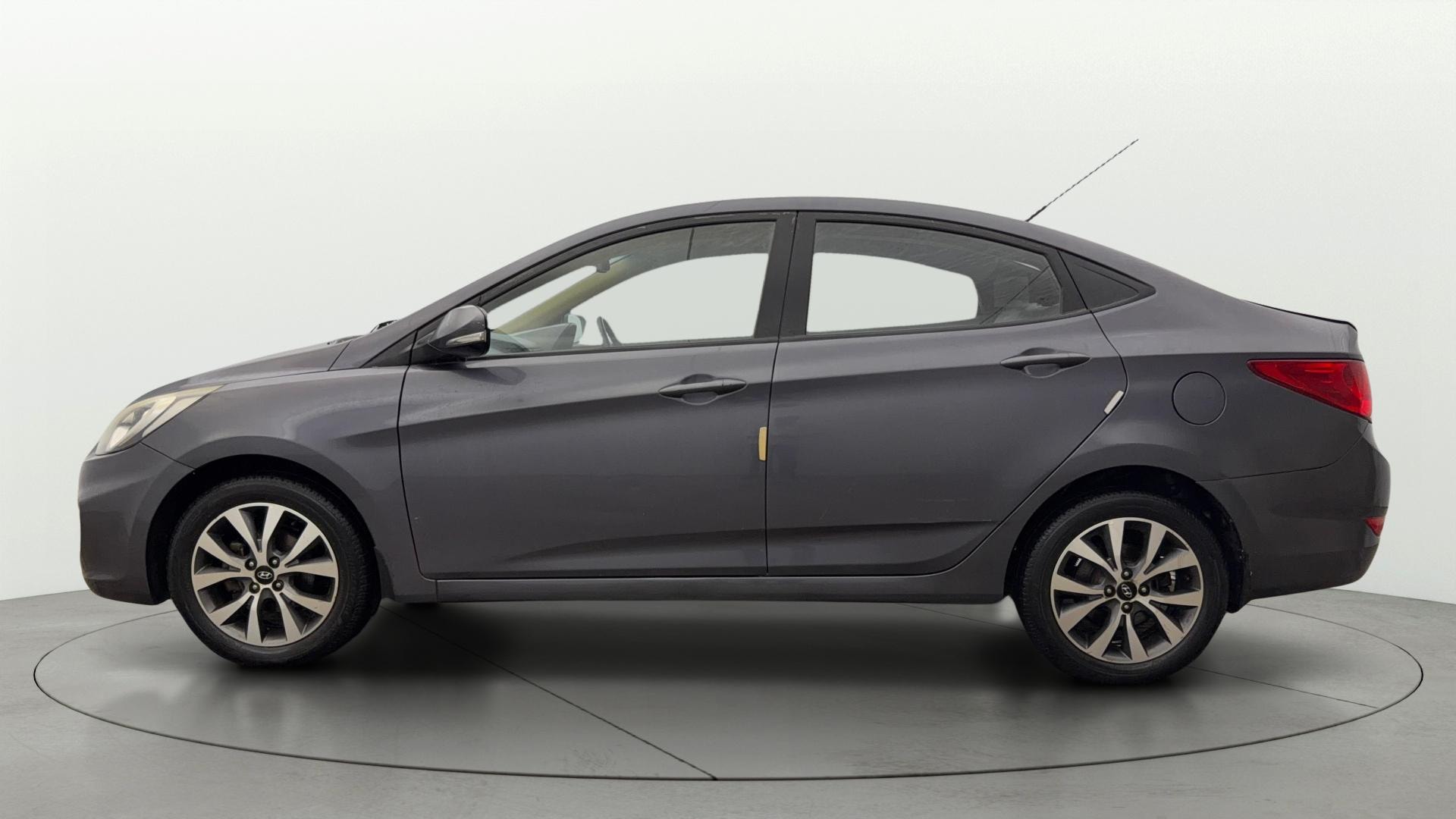 View 2014 Hyundai Fluidic Verna 1.6 VTVT SX Image 5 Used 2014 Hyundai Fluidic Verna 1.6 VTVT SX Image 5