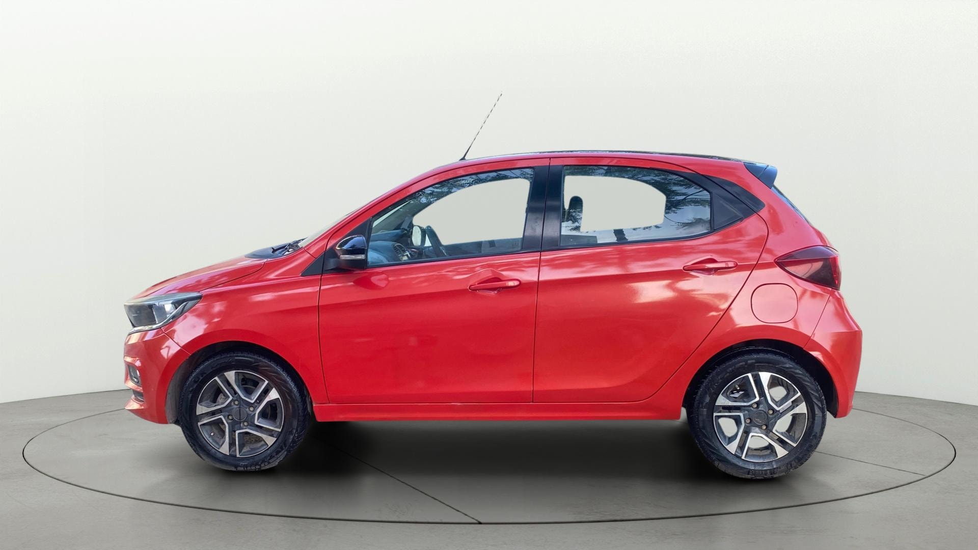 View 2021 Tata Tiago Revotorq XB Image 6 Used 2021 Tata Tiago Revotorq XB Image 6