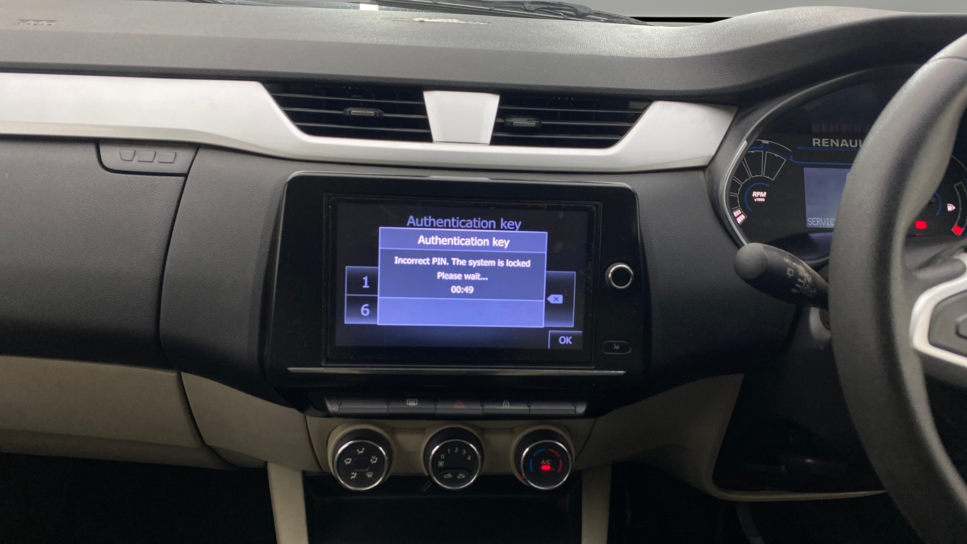 View 2020 Renault Triber RXZ Image 33 Used 2020 Renault Triber RXZ Image 33