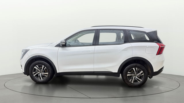 View Mahindra XUV700 Image 6 Used Mahindra XUV700 Image 6