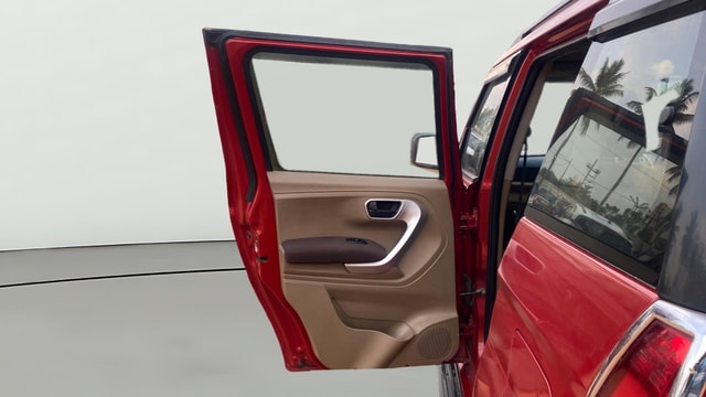 View Mahindra TUV300 Image 22 Used Mahindra TUV300 Image 22