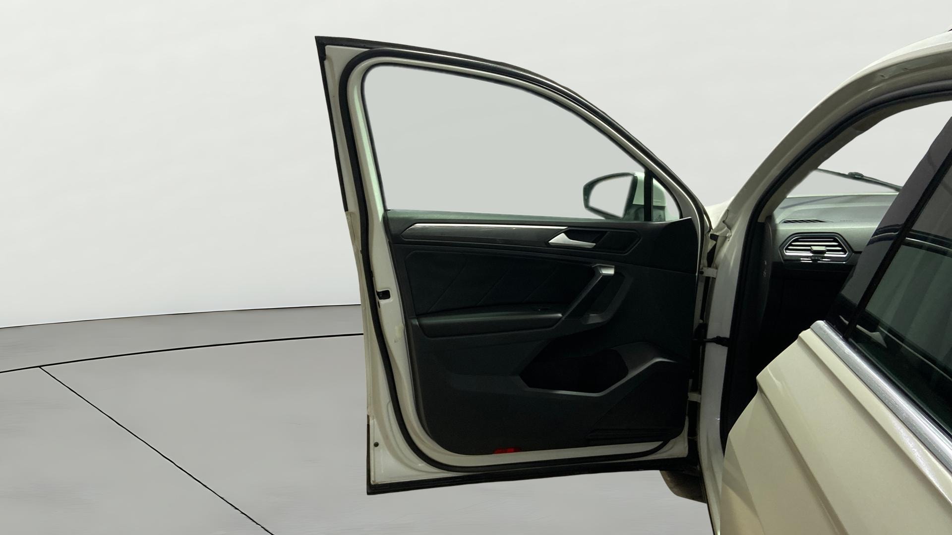 View 2020 Volkswagen Tiguan DSG 4MOTION Comfortline Image 32 Used 2020 Volkswagen Tiguan DSG 4MOTION Comfortline Image 32