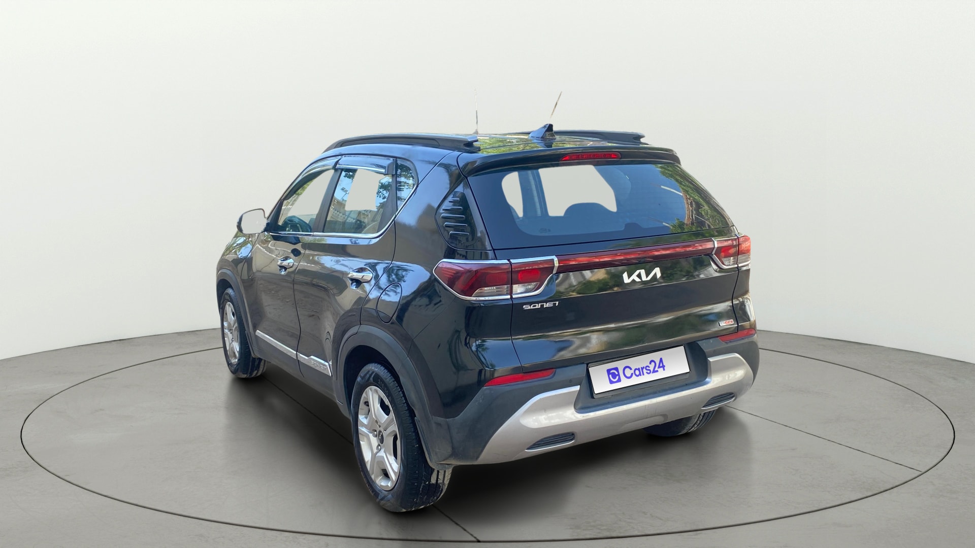 View 2022 Kia Sonet HTK Plus iMT Petrol Image 2 Used 2022 Kia Sonet HTK Plus iMT Petrol Image 2