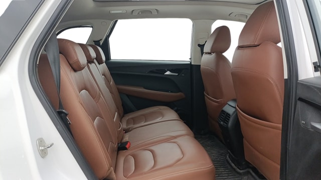 View MG Hector Plus Image 38 Used MG Hector Plus Image 38