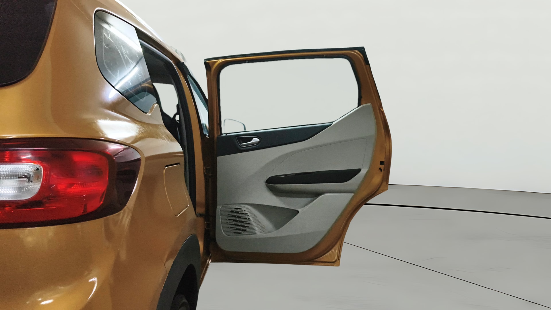 View 2020 Renault Triber RXZ Image 7 Used 2020 Renault Triber RXZ Image 7