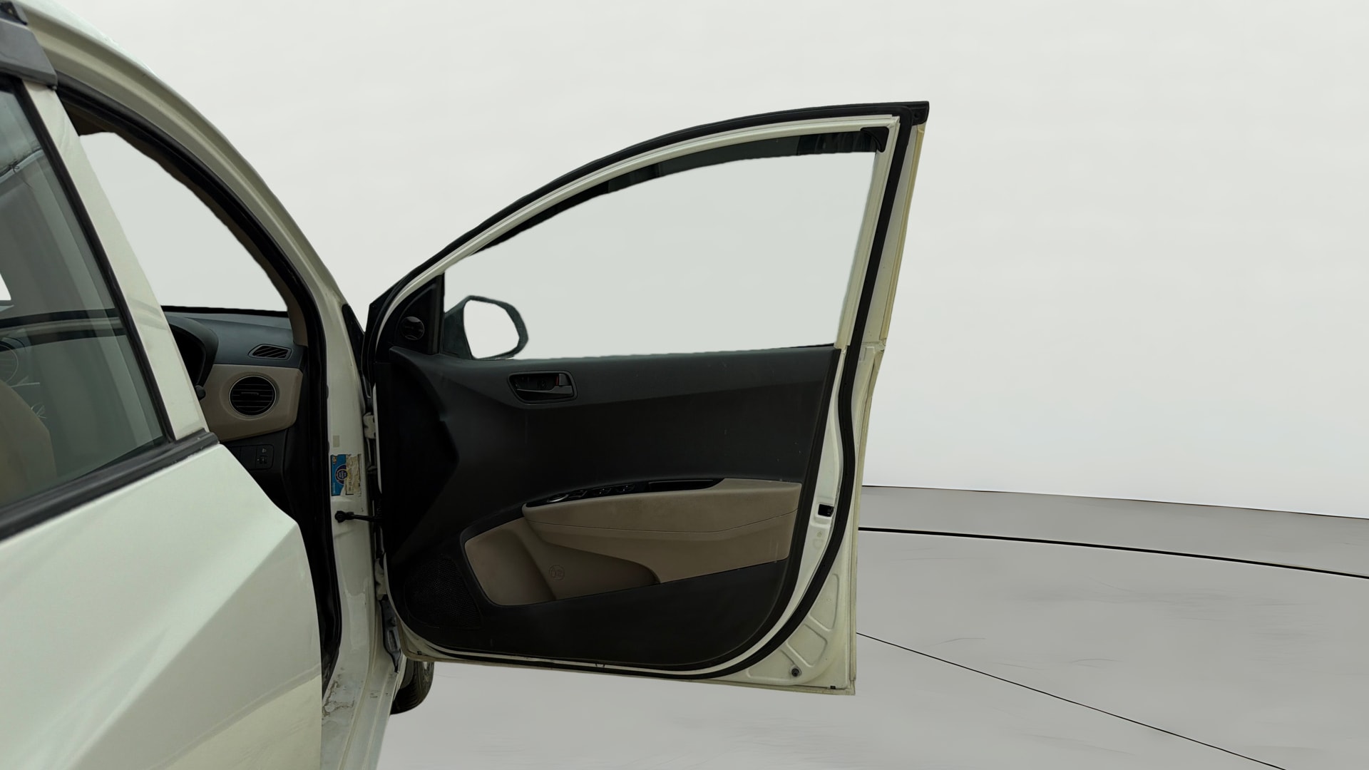 View 2015 Hyundai Grand i10 Magna 1.2 Kappa VTVT Image 43 Used 2015 Hyundai Grand i10 Magna 1.2 Kappa VTVT Image 43