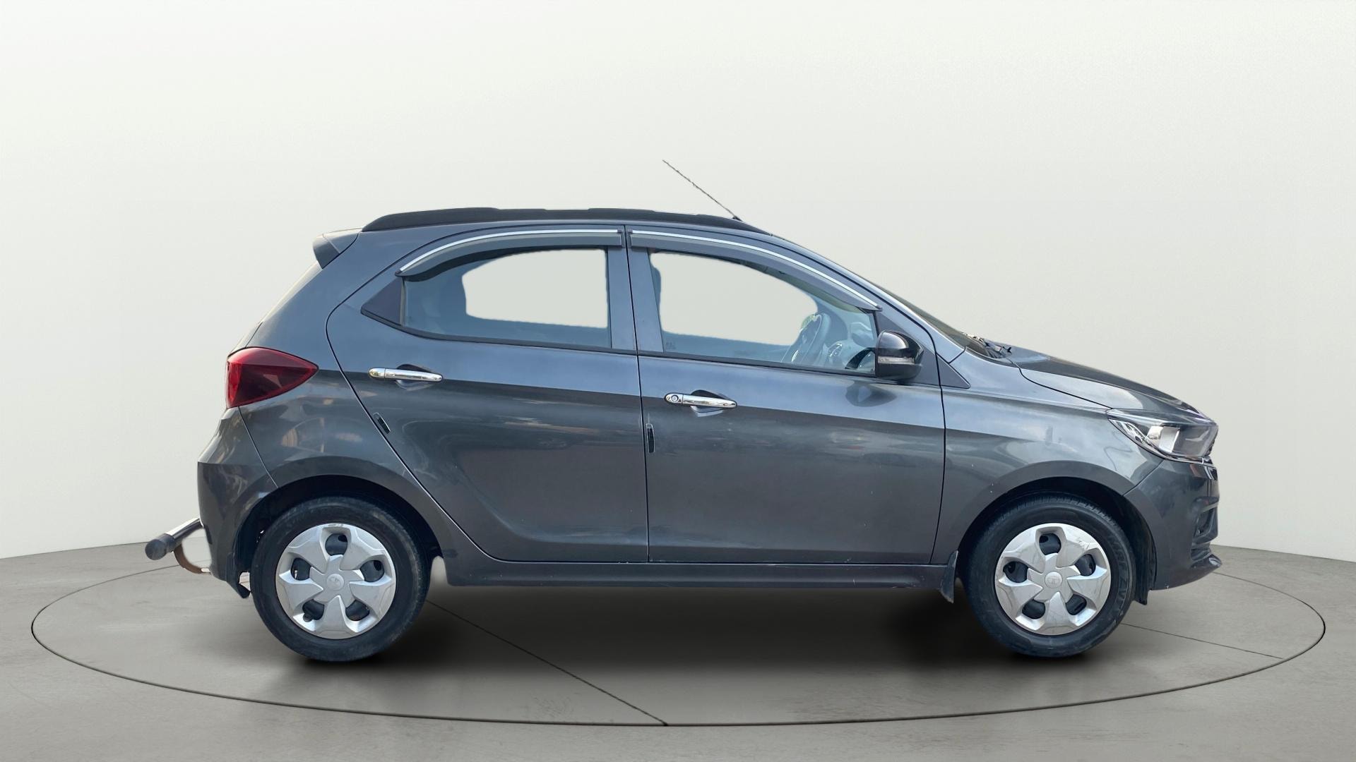 View 2024 Tata Tiago Revotorq XB Image 8 Used 2024 Tata Tiago Revotorq XB Image 8