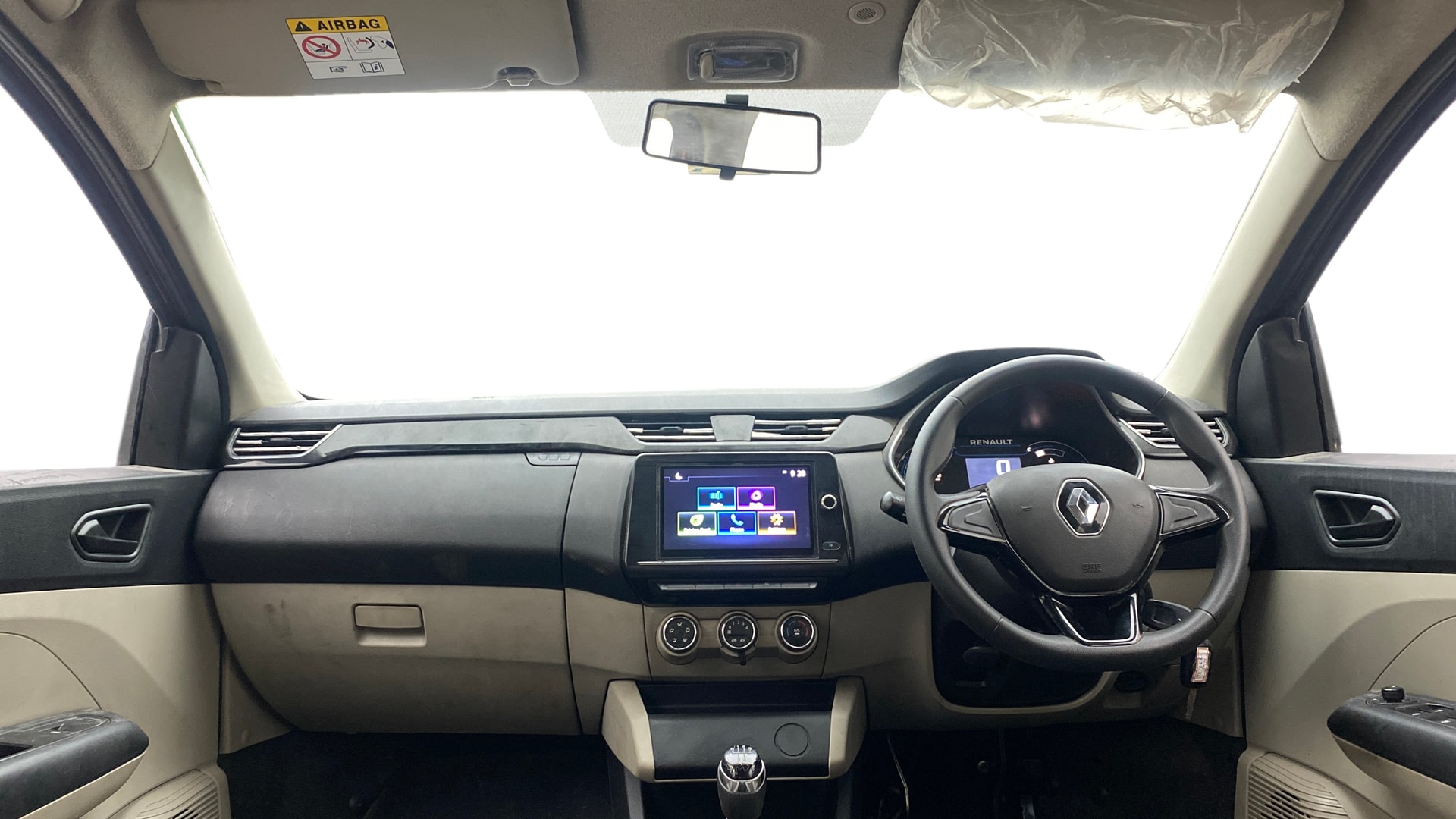 View 2019 Renault Triber RXT Image 15 Used 2019 Renault Triber RXT Image 15