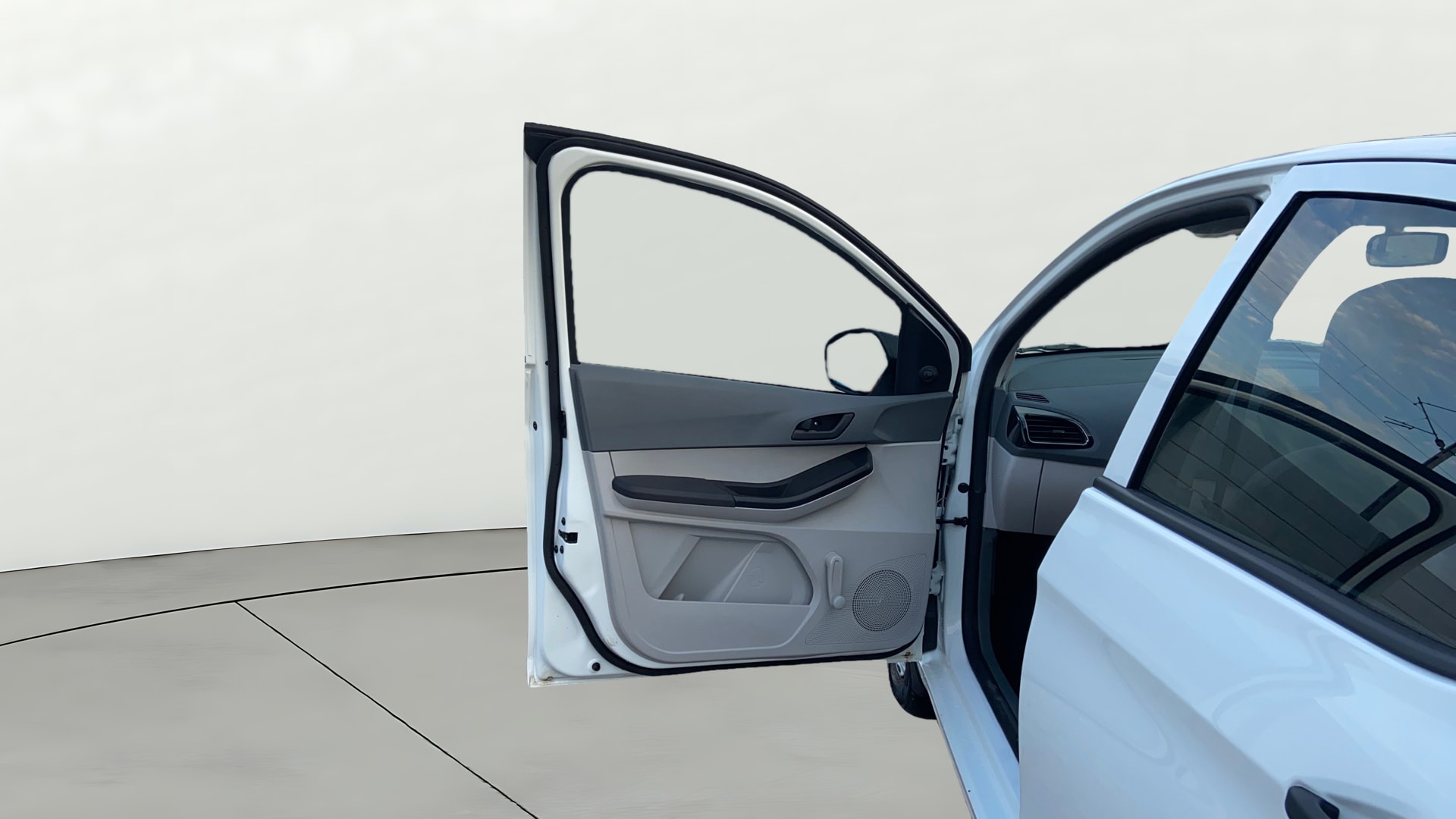 View 2026 Tata Tiago Revotorq XB Image 31 Used 2026 Tata Tiago Revotorq XB Image 31