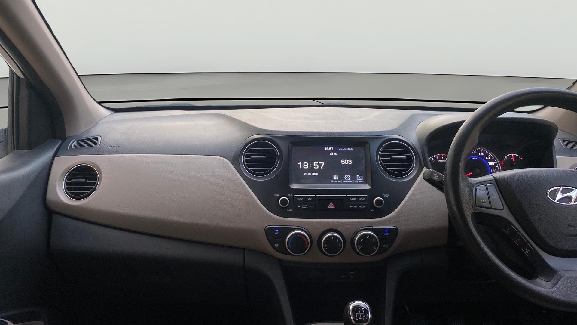 View 2017 Hyundai Grand i10 1.2 Sportz(O) Petrol Image 17 Used 2017 Hyundai Grand i10 1.2 Sportz(O) Petrol Image 17