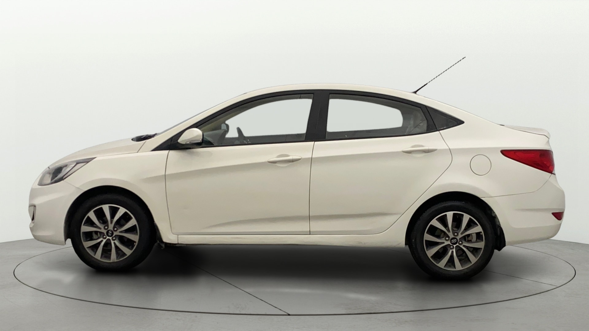 View 2014 Hyundai Fluidic Verna 1.6 VTVT SX Image 25 Used 2014 Hyundai Fluidic Verna 1.6 VTVT SX Image 25