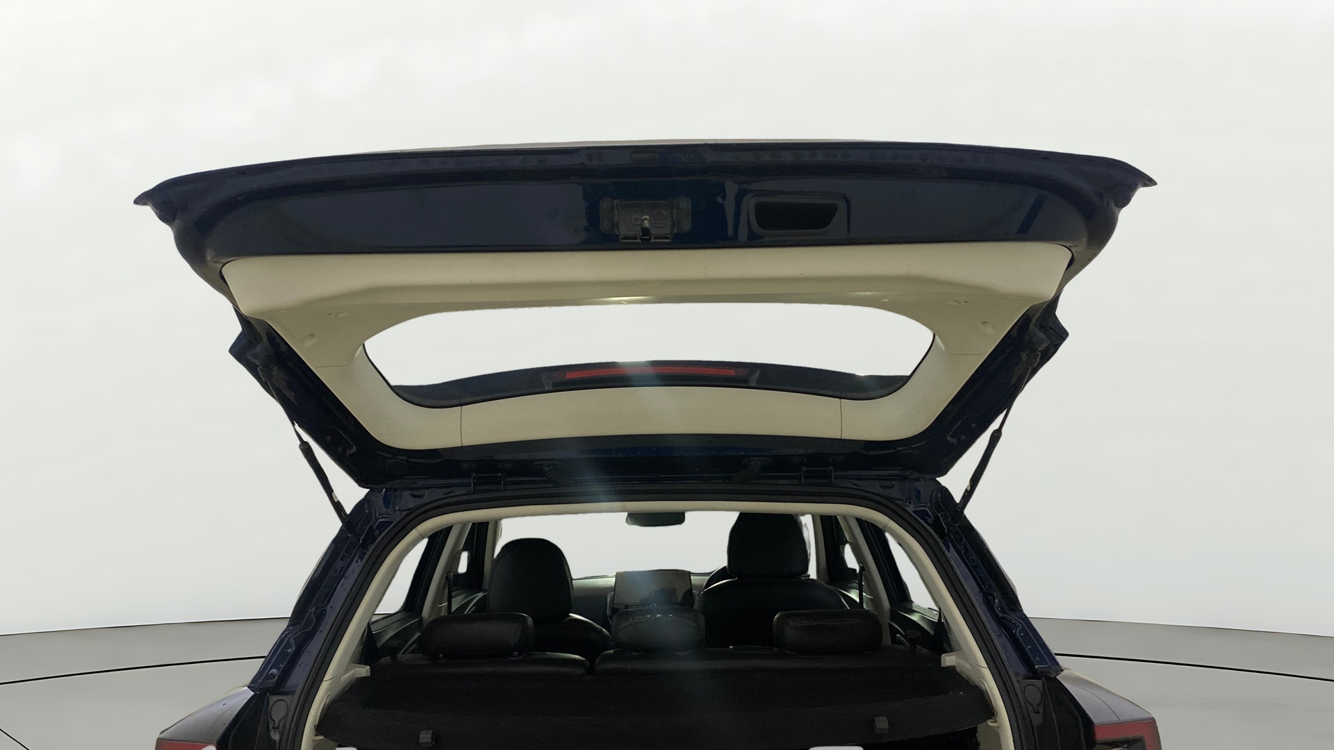 View 2024 Mahindra XUV 3XO AX5 1.5 Turbo Diesel Autoshift Plus Image 31 Used 2024 Mahindra XUV 3XO AX5 1.5 Turbo Diesel Autoshift Plus Image 31