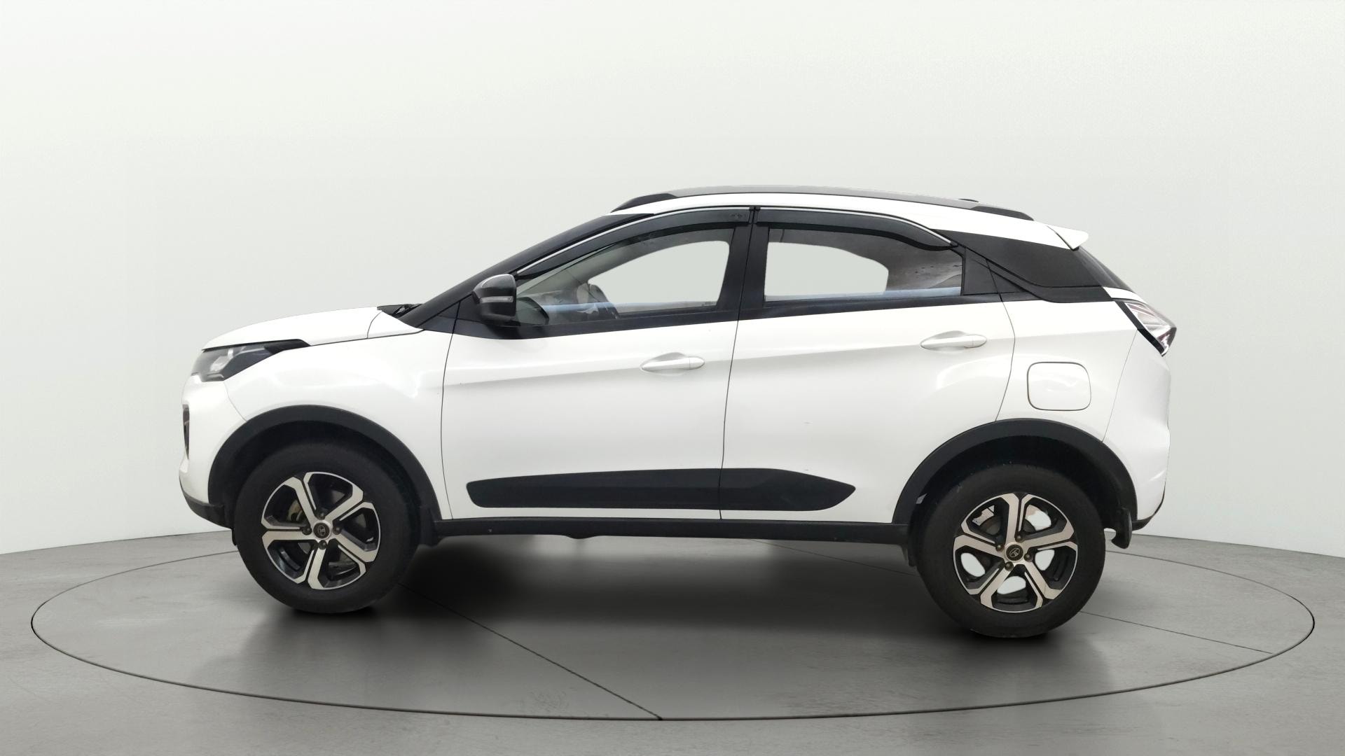 View 2022 Tata Nexon Revotron XE Image 6 Used 2022 Tata Nexon Revotron XE Image 6