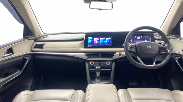 View Mahindra XUV700 Image 32 Used Mahindra XUV700 Image 32