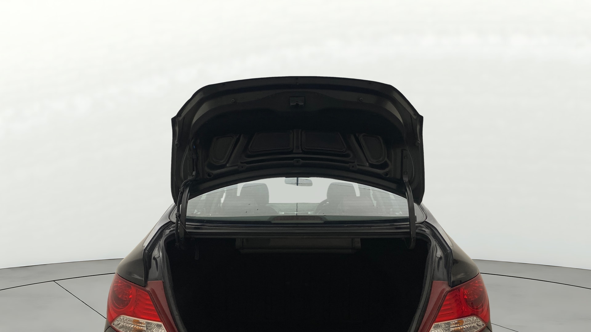 View 2014 Hyundai Fluidic Verna 1.6 VTVT SX Image 16 Used 2014 Hyundai Fluidic Verna 1.6 VTVT SX Image 16