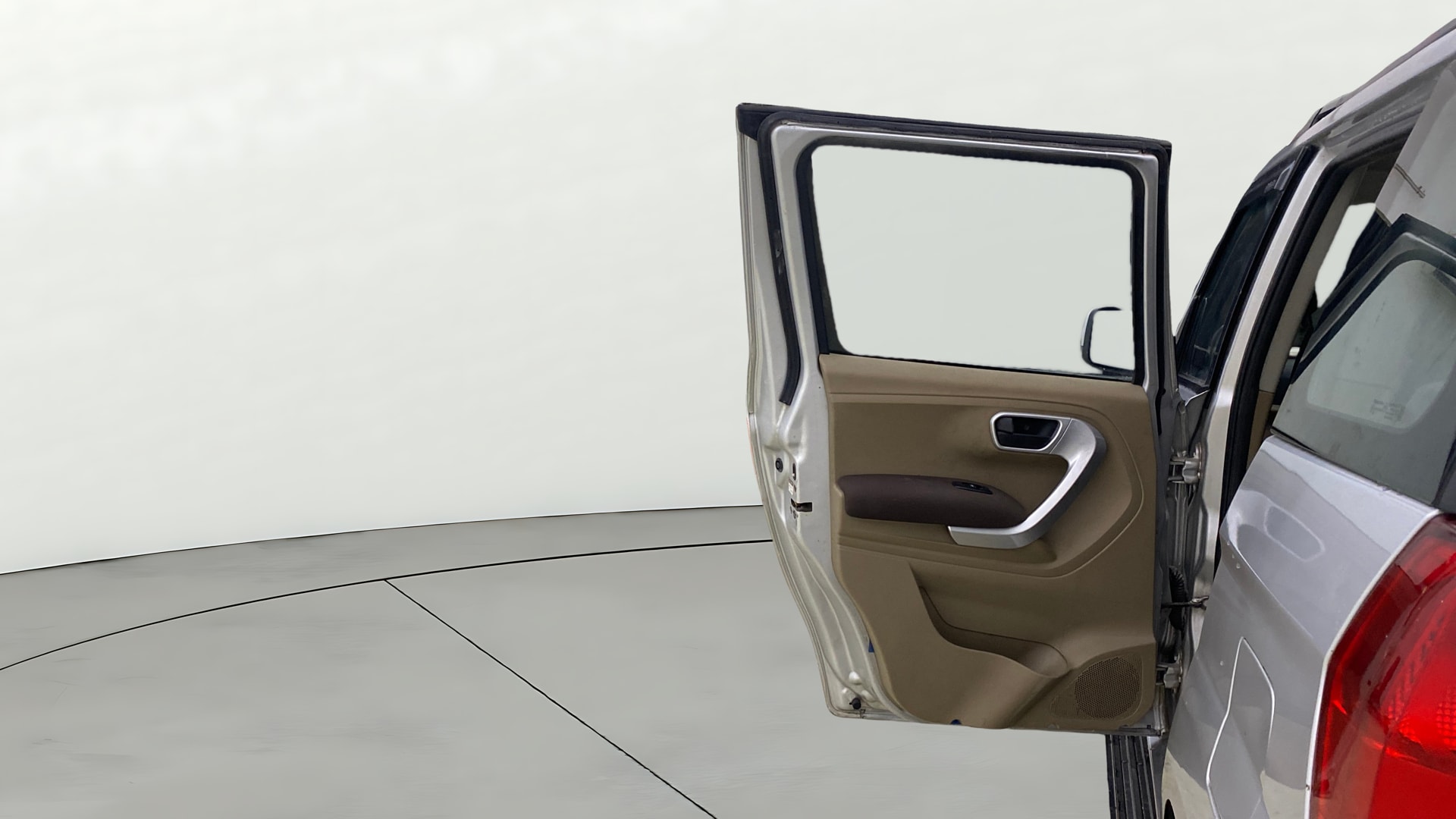 View 2017 Mahindra TUV300 T8 Image 15 Used 2017 Mahindra TUV300 T8 Image 15