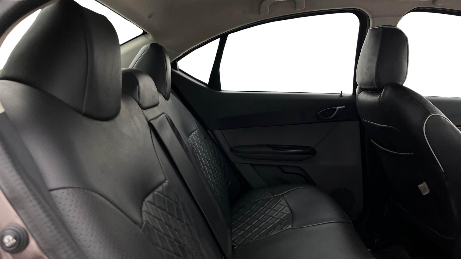 View 2017 Tata Tigor XT Petrol Image 29 Used 2017 Tata Tigor XT Petrol Image 29