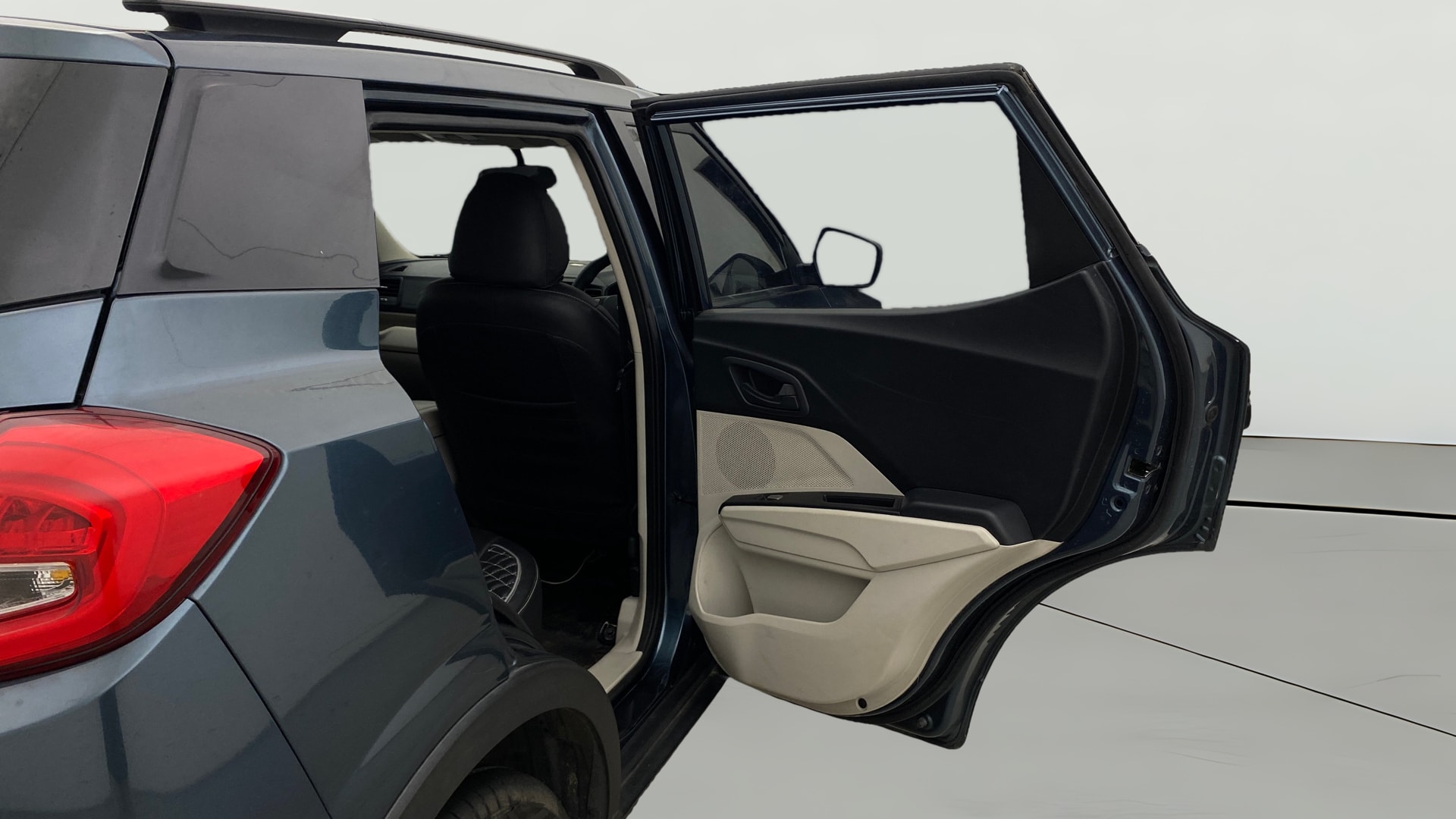 Used 2022 Mahindra XUV300 Used 2022 Mahindra XUV300