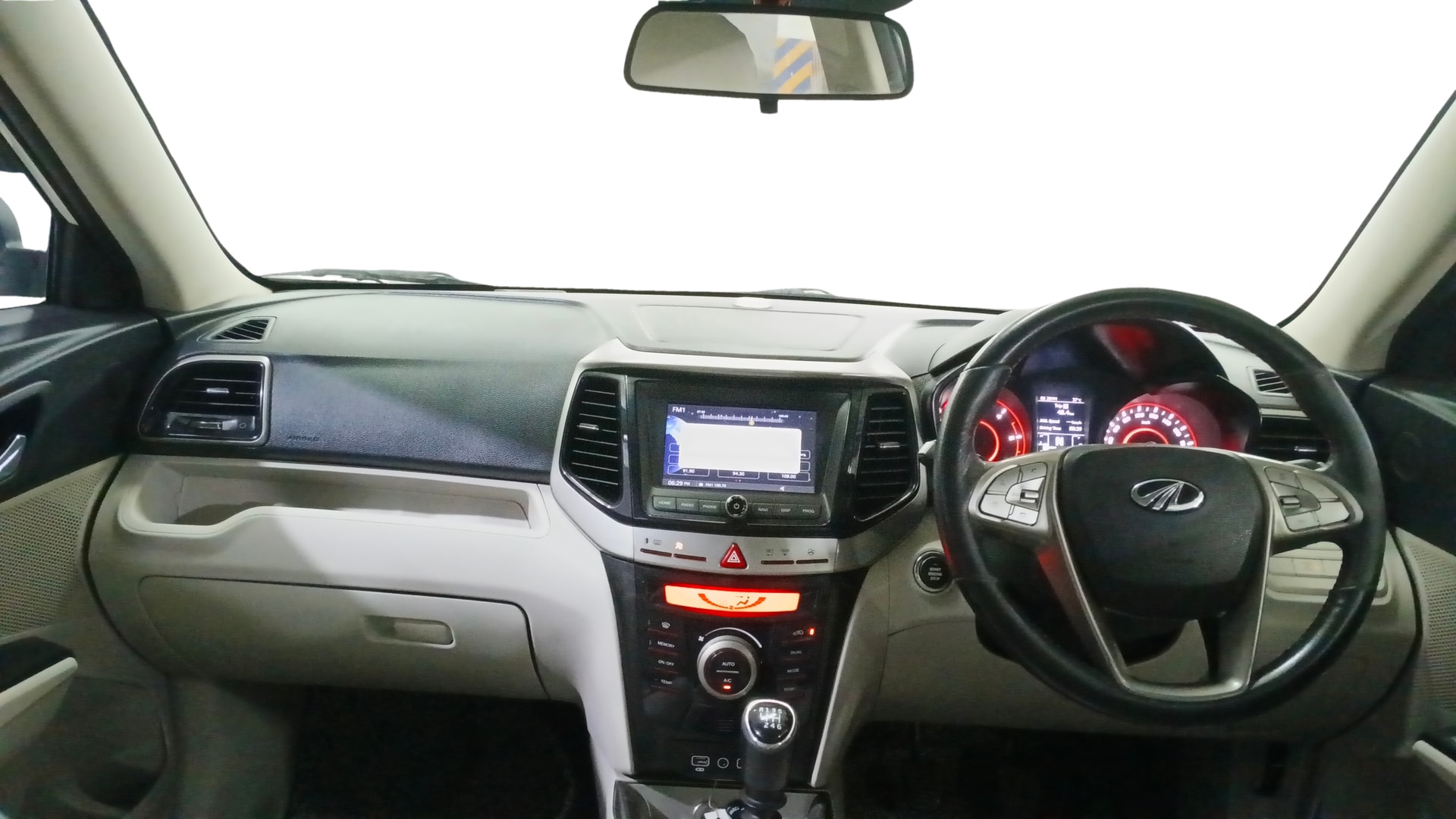 View 2020 Mahindra XUV300 W4 Petrol BS IV Image 31 Used 2020 Mahindra XUV300 W4 Petrol BS IV Image 31