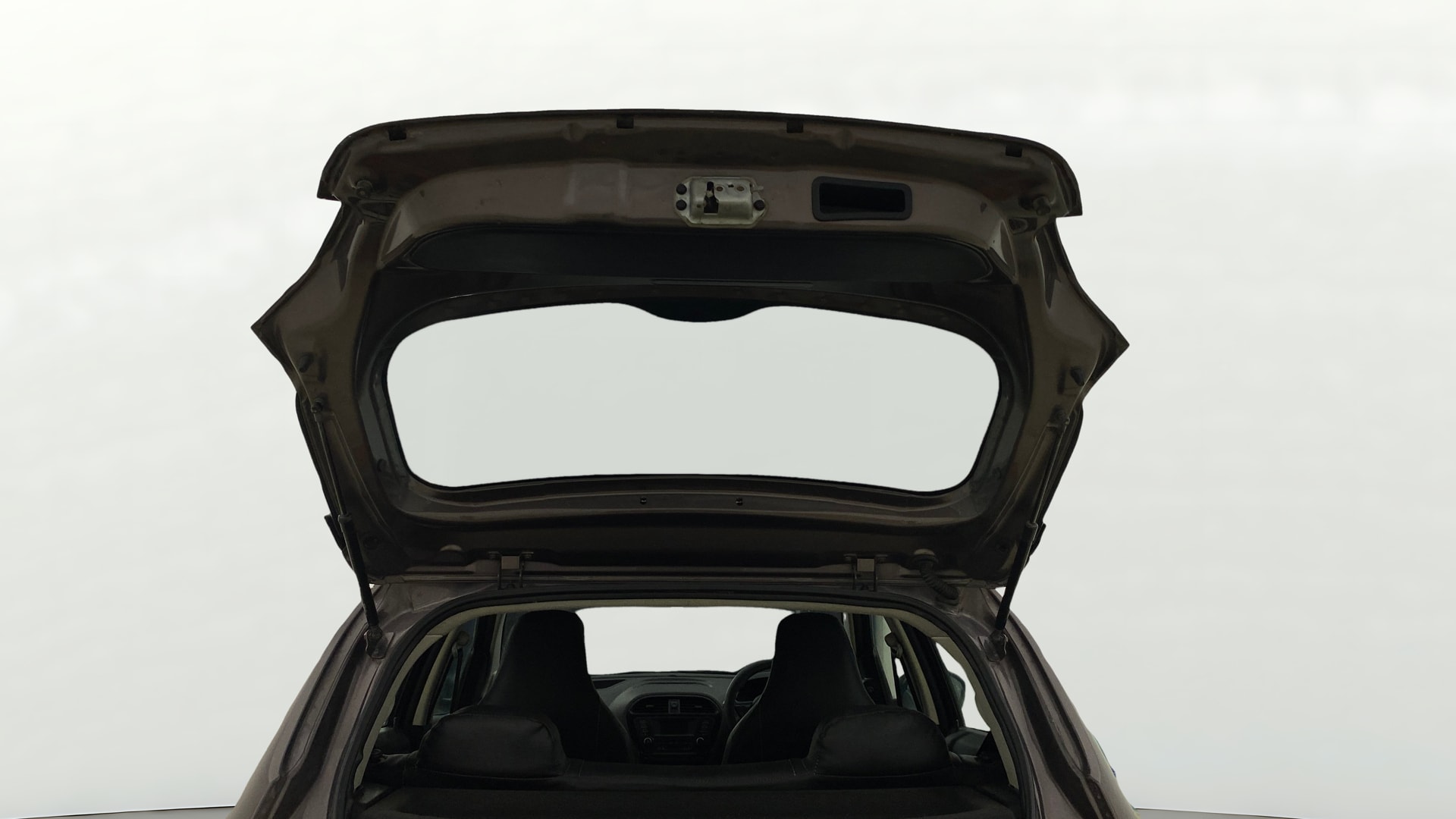 View 2018 Tata Tiago Revotorq XB Image 16 Used 2018 Tata Tiago Revotorq XB Image 16