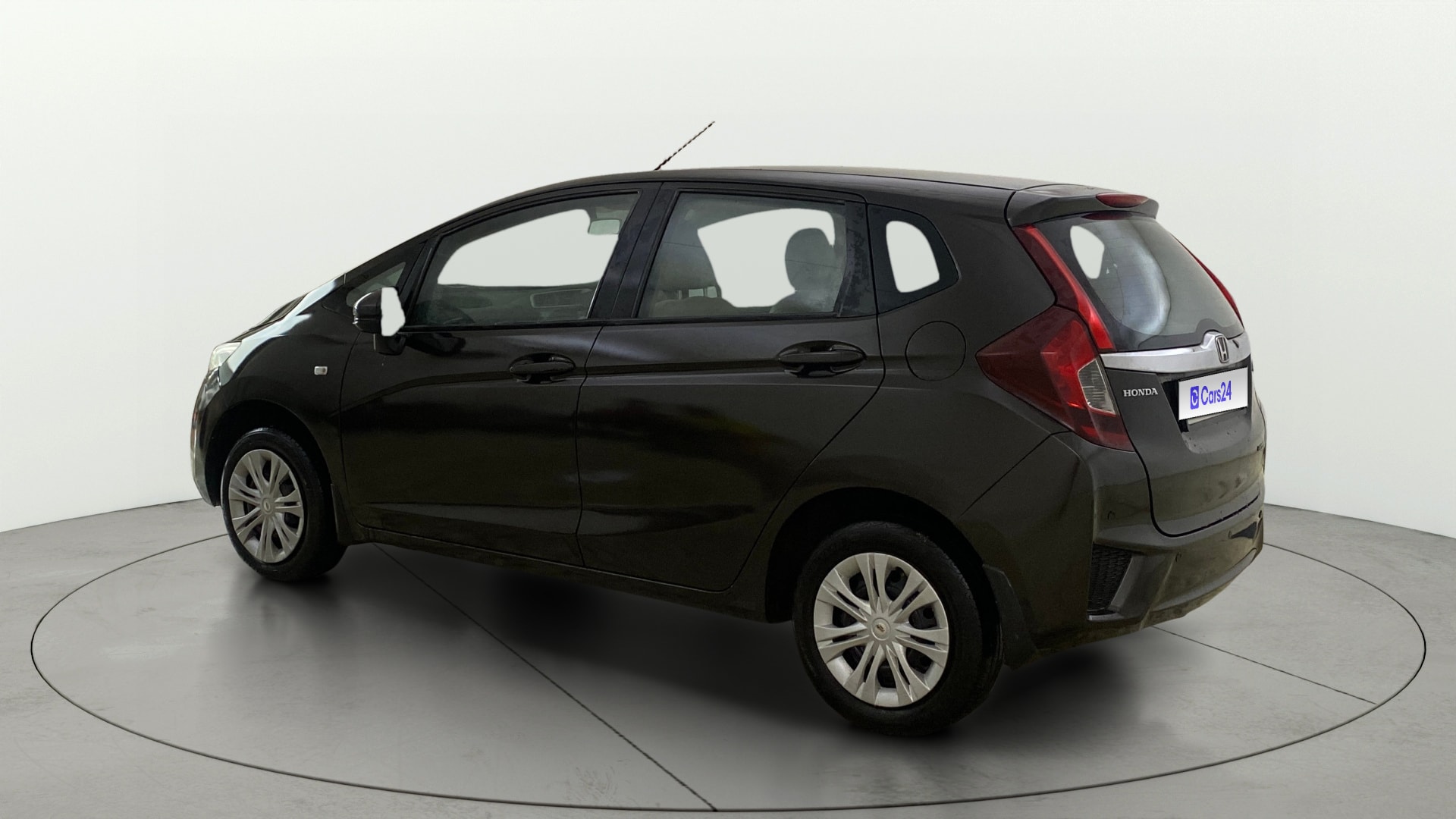 View 2016 Honda Jazz E MT Diesel Image 2 Used 2016 Honda Jazz E MT Diesel Image 2