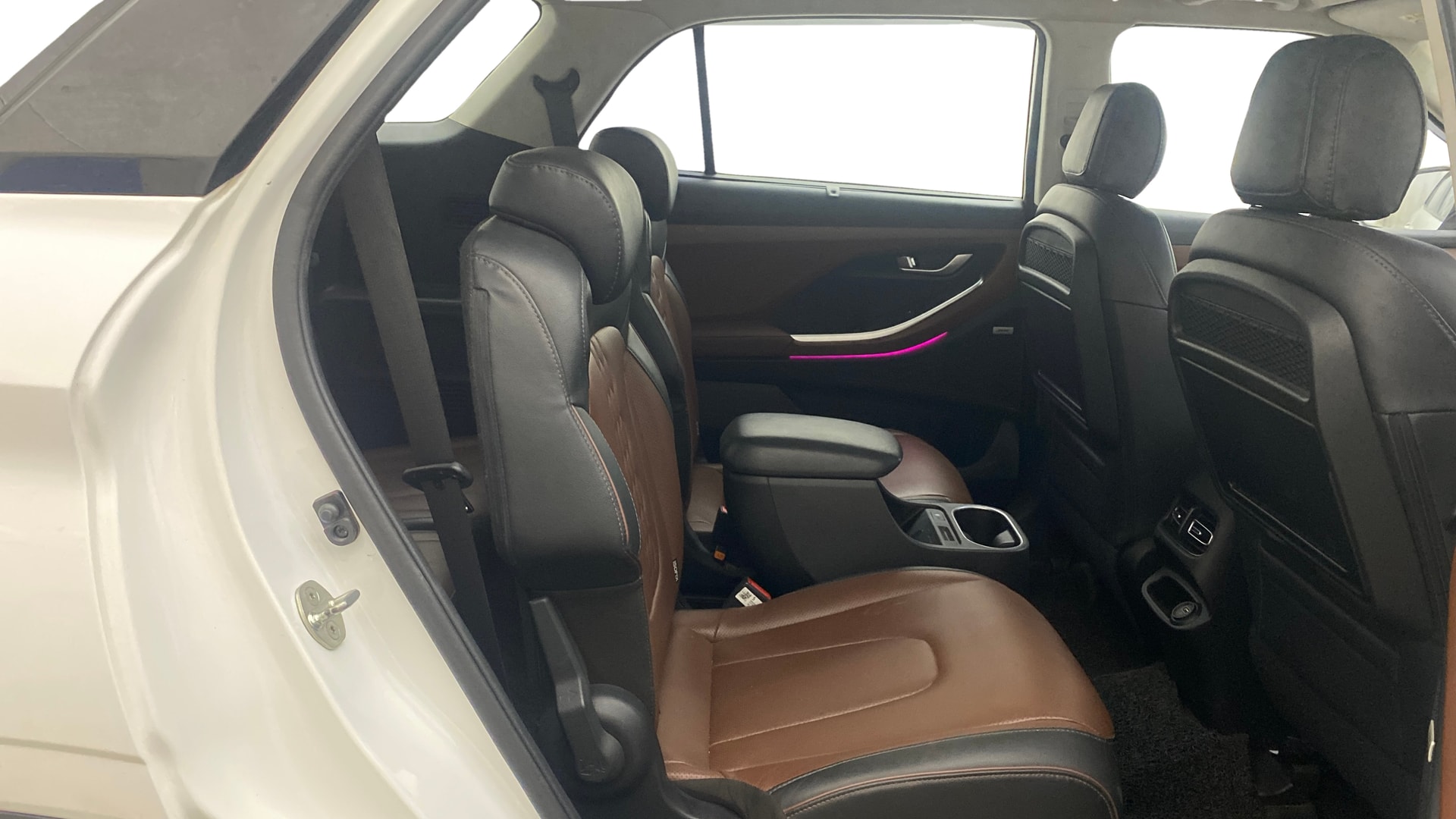 View 2021 Hyundai Alcazar Prestige 6 Seater MT Petrol Image 38 Used 2021 Hyundai Alcazar Prestige 6 Seater MT Petrol Image 38