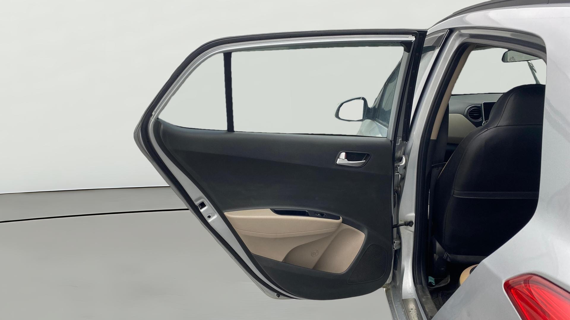 View 2019 Hyundai Grand i10 1.2 Sportz AT Petrol Image 15 Used 2019 Hyundai Grand i10 1.2 Sportz AT Petrol Image 15