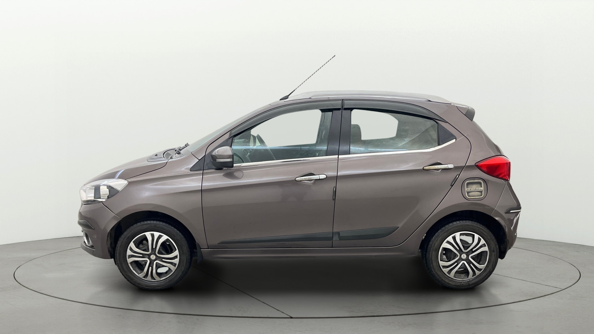 View 2019 Tata Tiago Revotorq XB Image 5 Used 2019 Tata Tiago Revotorq XB Image 5