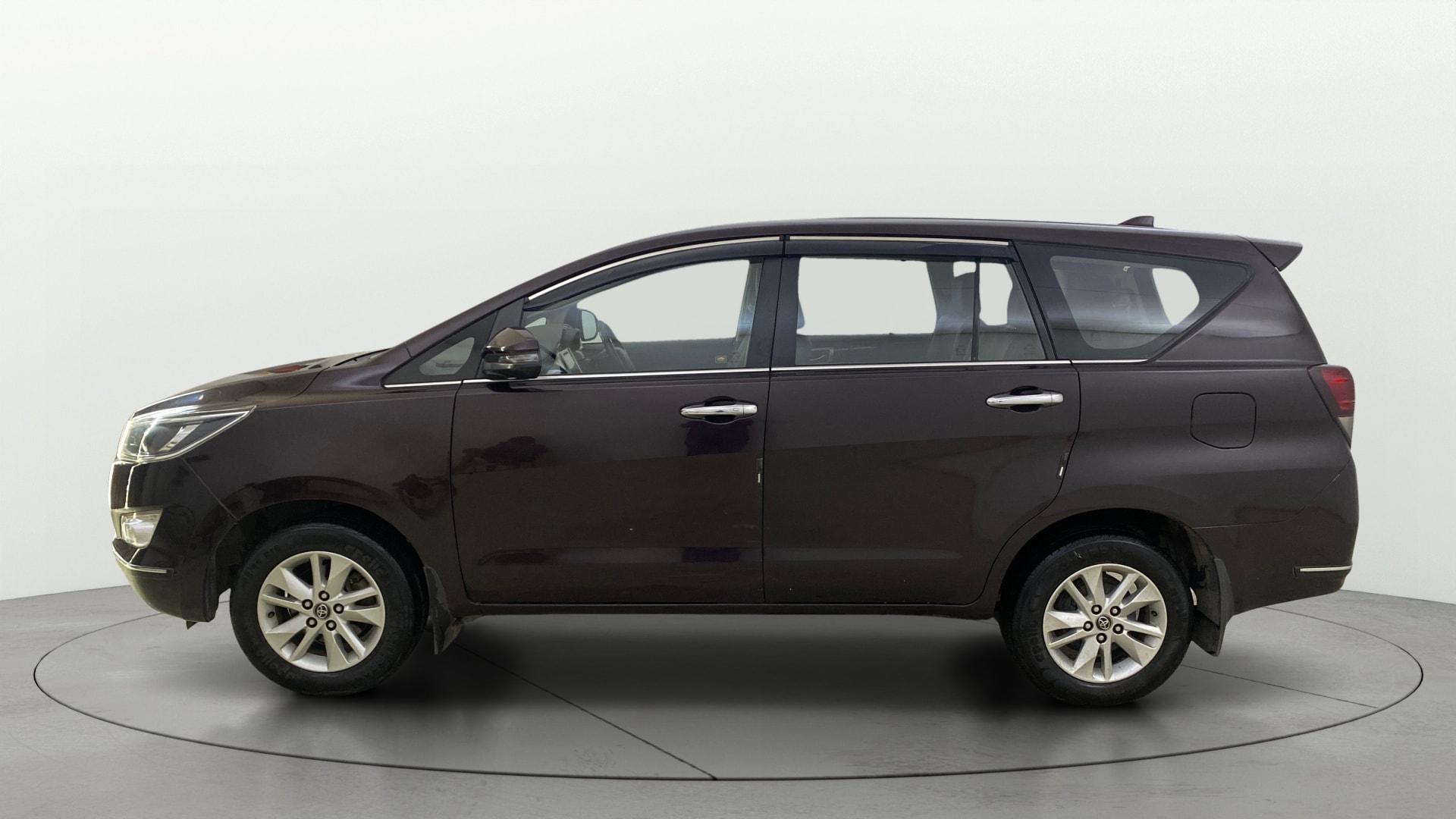 View 2018 Toyota Innova Crysta 2.4 VX MT 7-Seater BS IV Image 6 Used 2018 Toyota Innova Crysta 2.4 VX MT 7-Seater BS IV Image 6