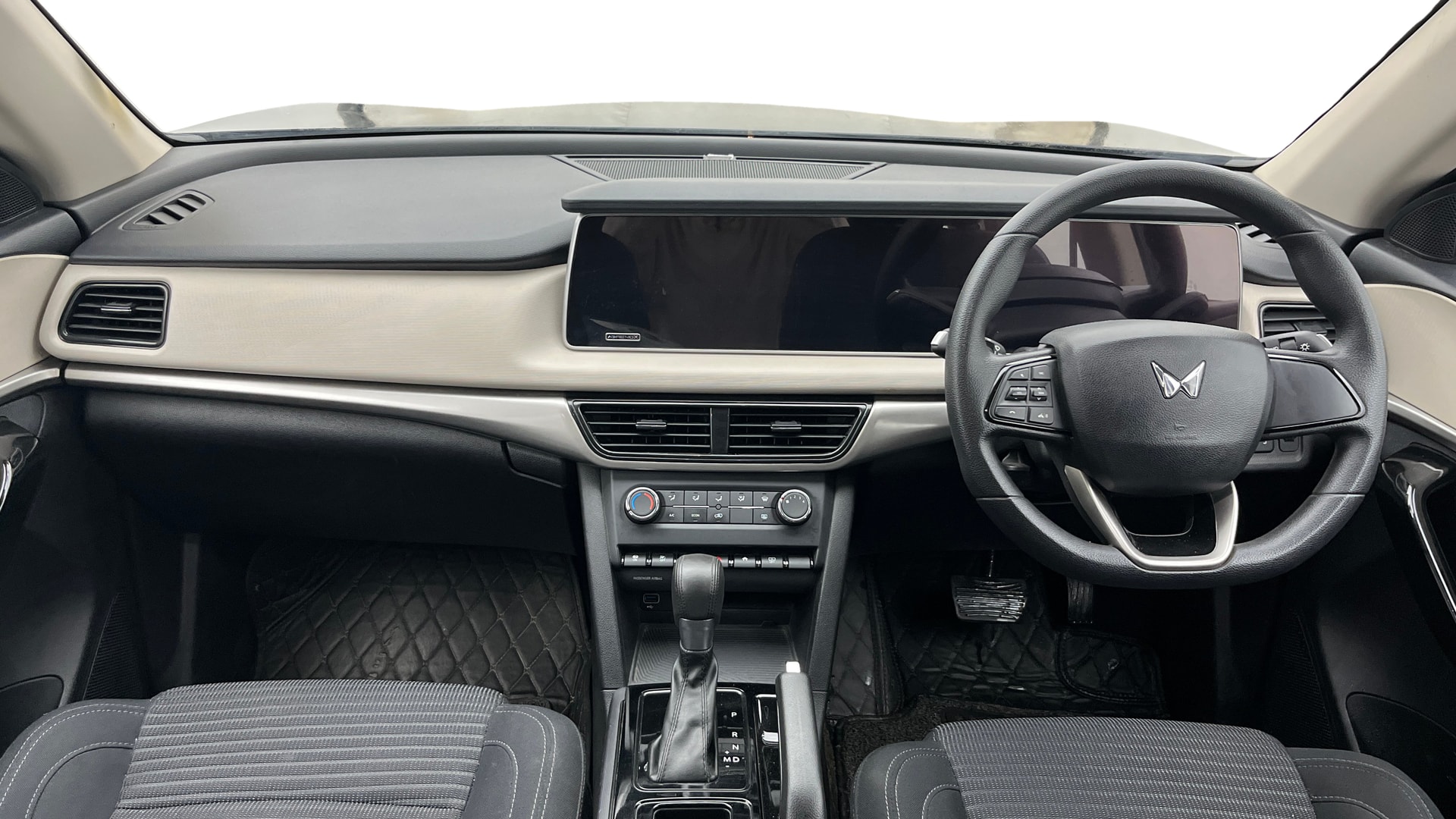 Used 2022 Mahindra XUV700 Used 2022 Mahindra XUV700