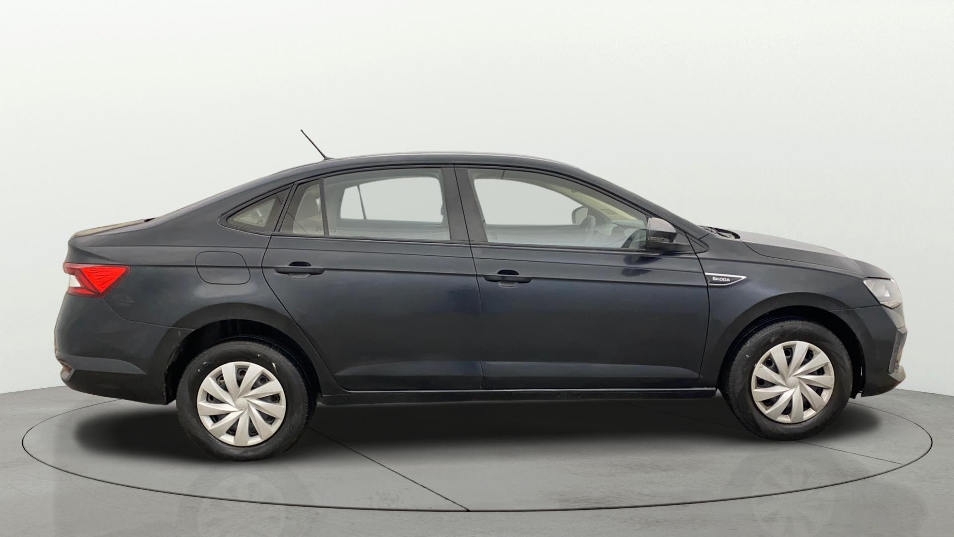 View 2022 Skoda Slavia Active 1.0 TSI MT Image 8 Used 2022 Skoda Slavia Active 1.0 TSI MT Image 8