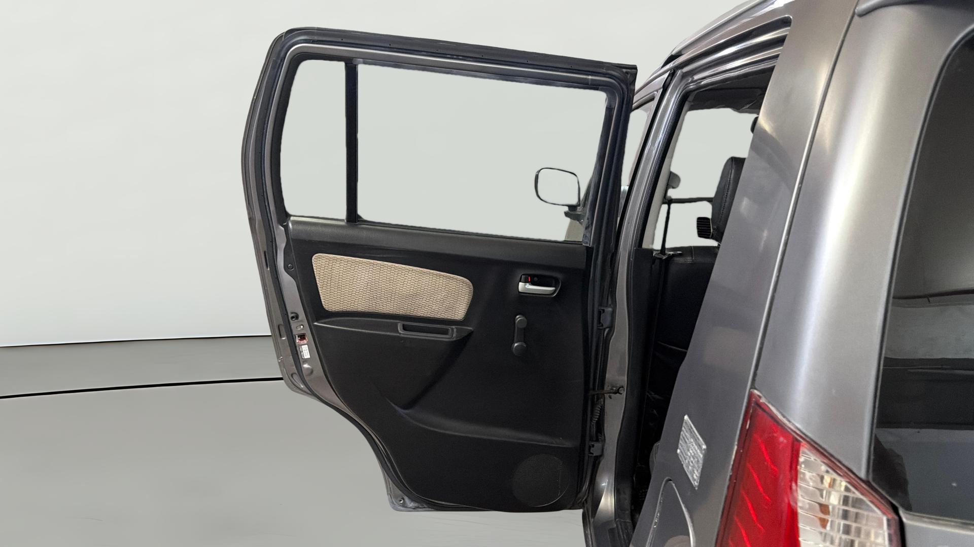 View 2018 Maruti Suzuki 1000 Base Variant Image 22 Used 2018 Maruti Suzuki 1000 Base Variant Image 22
