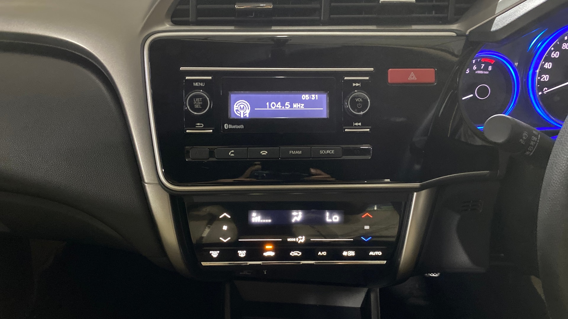View 2015 Honda City ZX MT Diesel Anniversary Edition Image 17 Used 2015 Honda City ZX MT Diesel Anniversary Edition Image 17