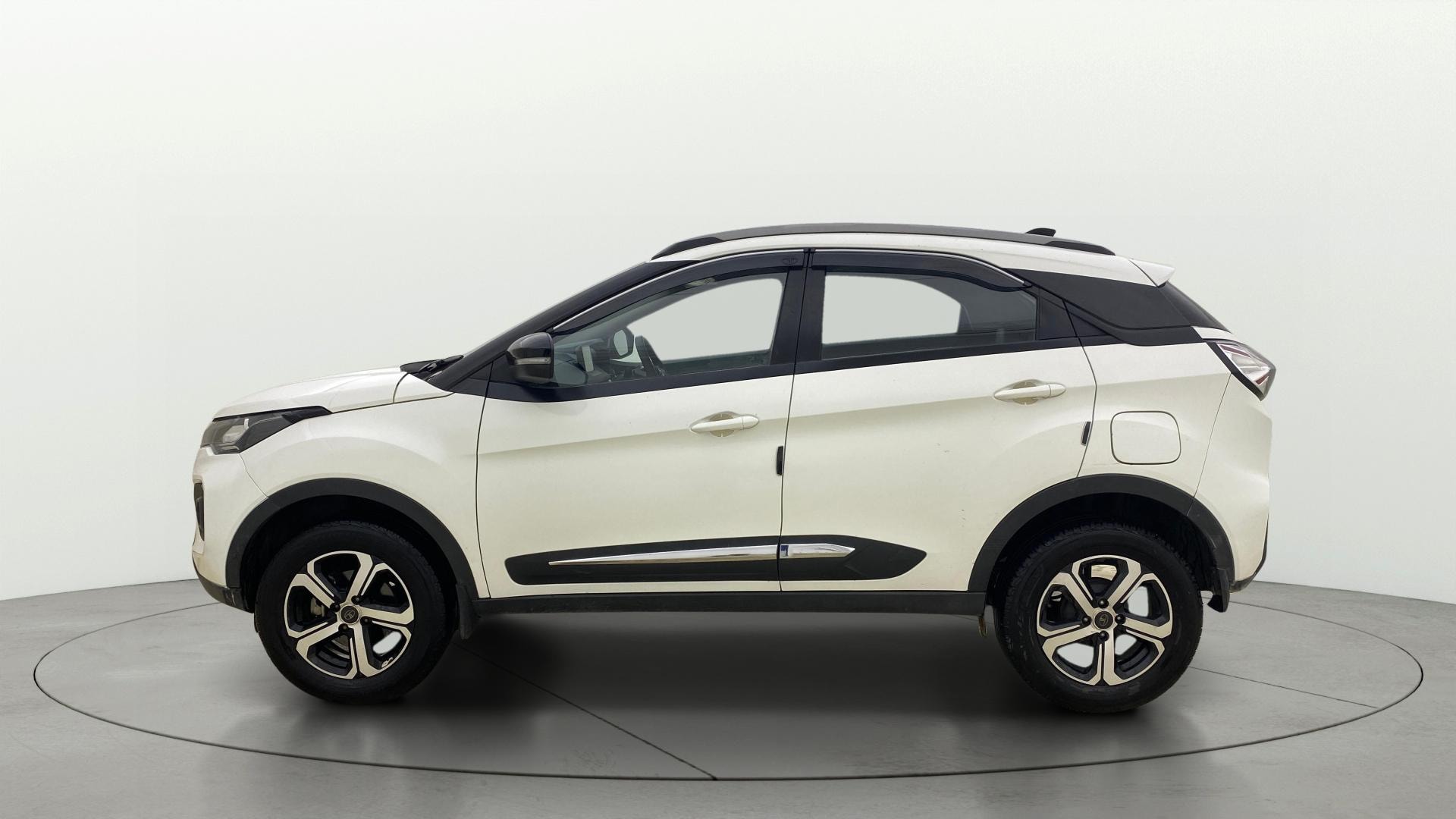 View 2023 Tata Nexon Revotron XE Image 5 Used 2023 Tata Nexon Revotron XE Image 5