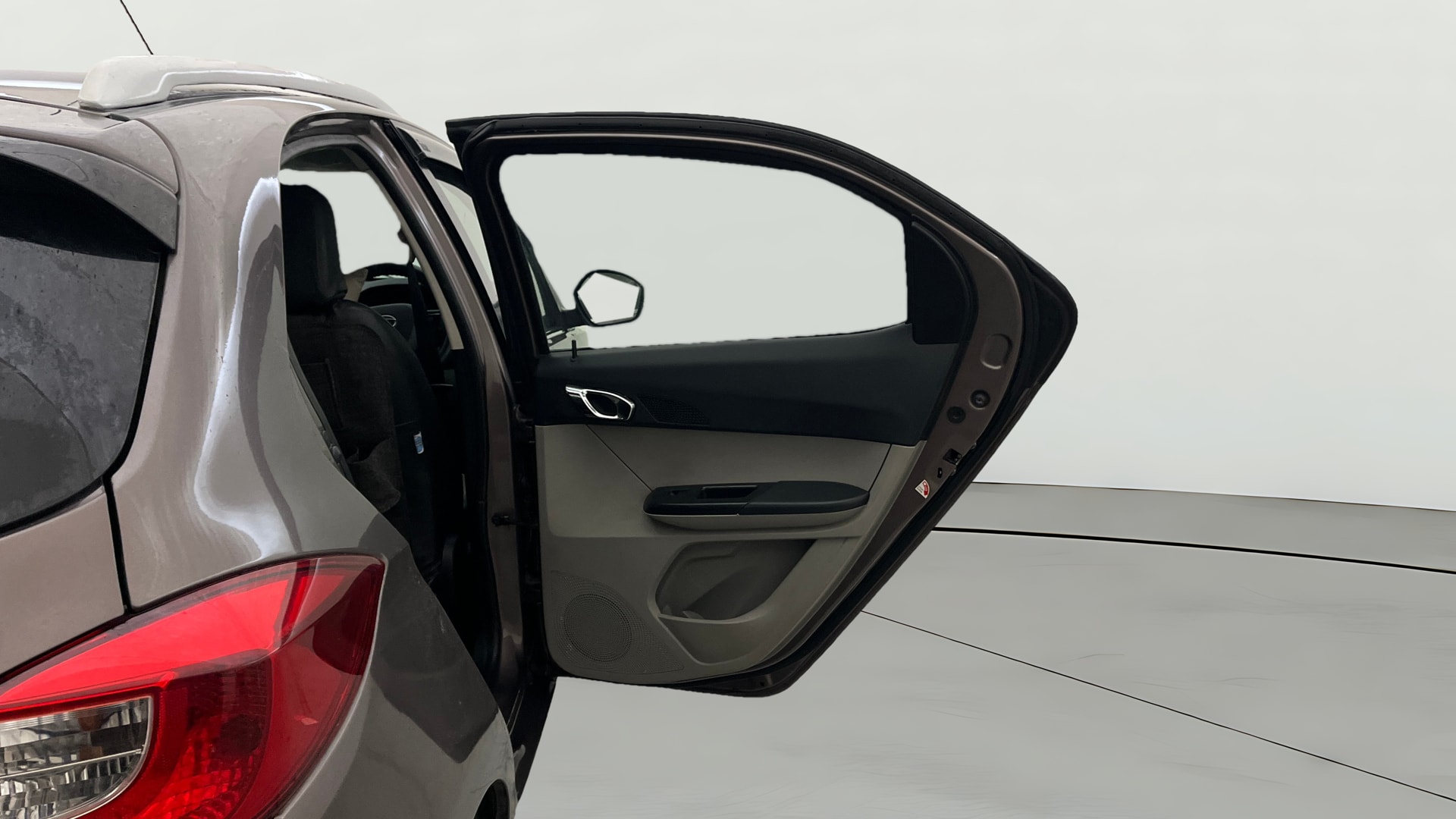 View 2019 Tata Tiago Revotorq XB Image 7 Used 2019 Tata Tiago Revotorq XB Image 7