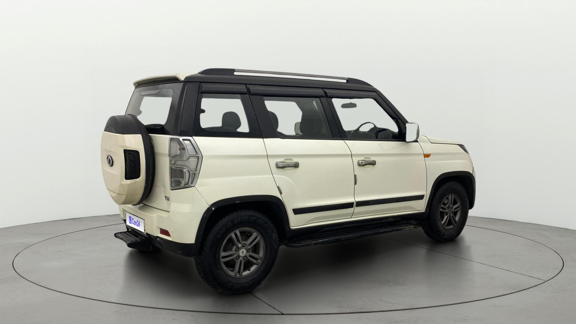 View 2019 Mahindra TUV300 T10 100HP Image 43 Used 2019 Mahindra TUV300 T10 100HP Image 43