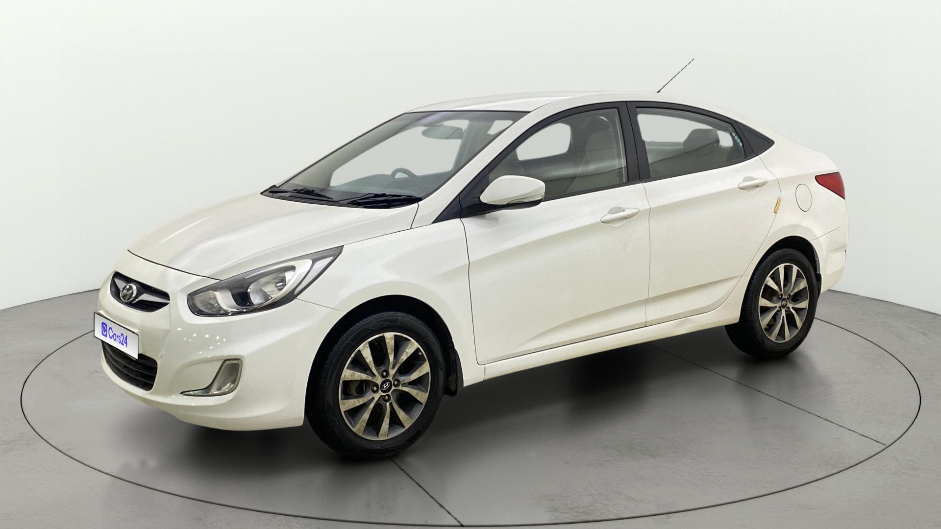 View 2014 Hyundai Fluidic Verna 1.6 VTVT SX Image 35 Used 2014 Hyundai Fluidic Verna 1.6 VTVT SX Image 35