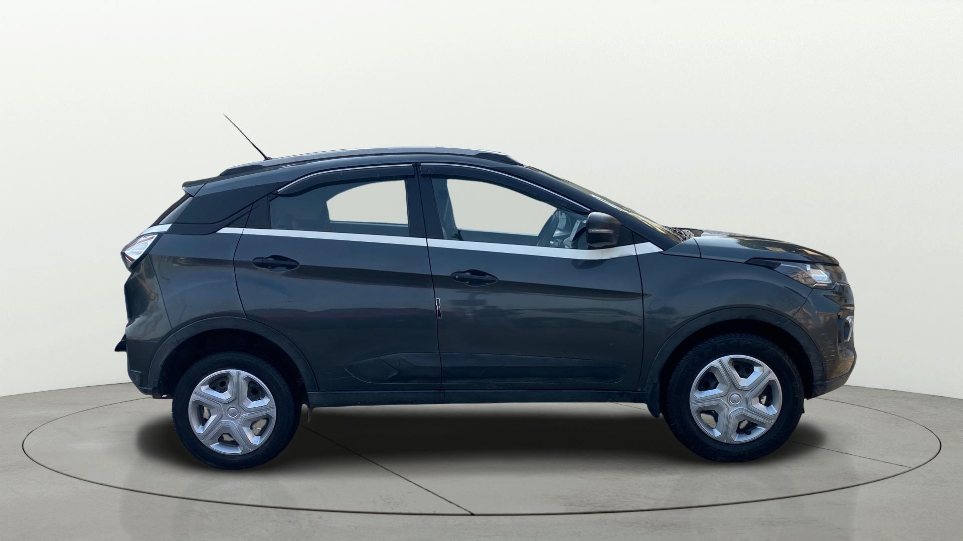 View 2022 Tata Nexon Revotron XE Image 8 Used 2022 Tata Nexon Revotron XE Image 8