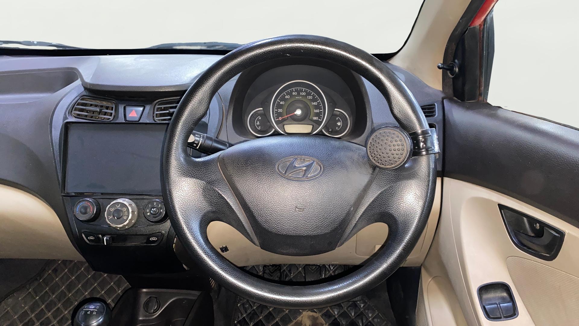 View 2013 Hyundai EON Magna Plus Image 12 Used 2013 Hyundai EON Magna Plus Image 12