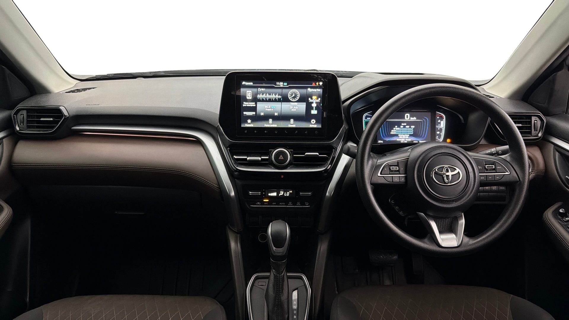 View 2024 Toyota Urban Cruiser Hyryder G e-Drive 2WD HYBRID Image 16 Used 2024 Toyota Urban Cruiser Hyryder G e-Drive 2WD HYBRID Image 16