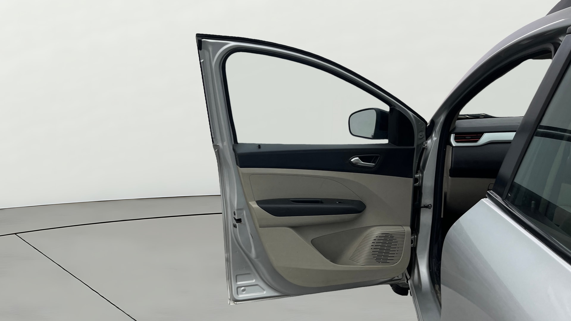 View 2022 Renault Triber RXZ AMT Image 39 Used 2022 Renault Triber RXZ AMT Image 39